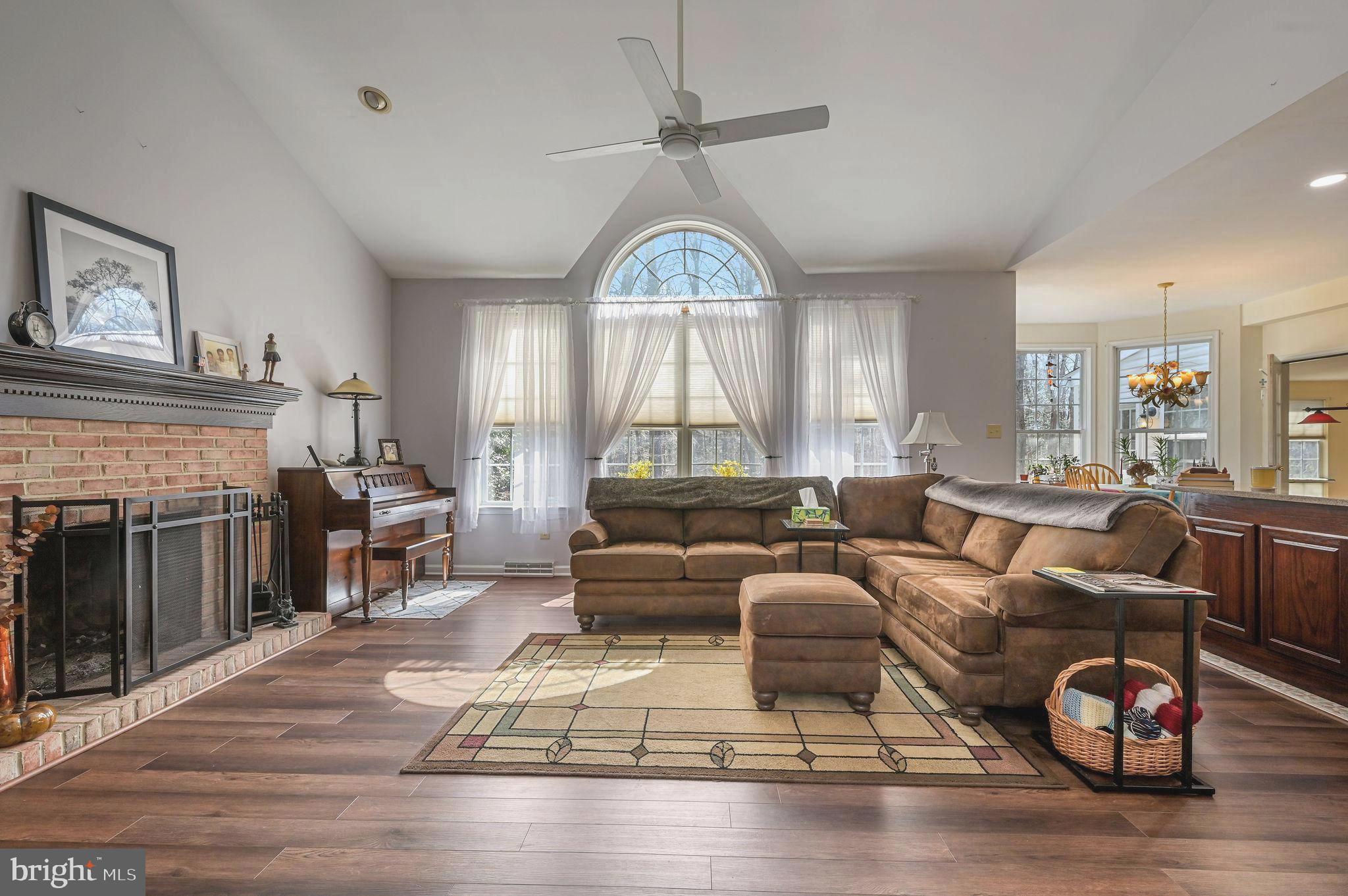 FOX HALL WEST - Residential