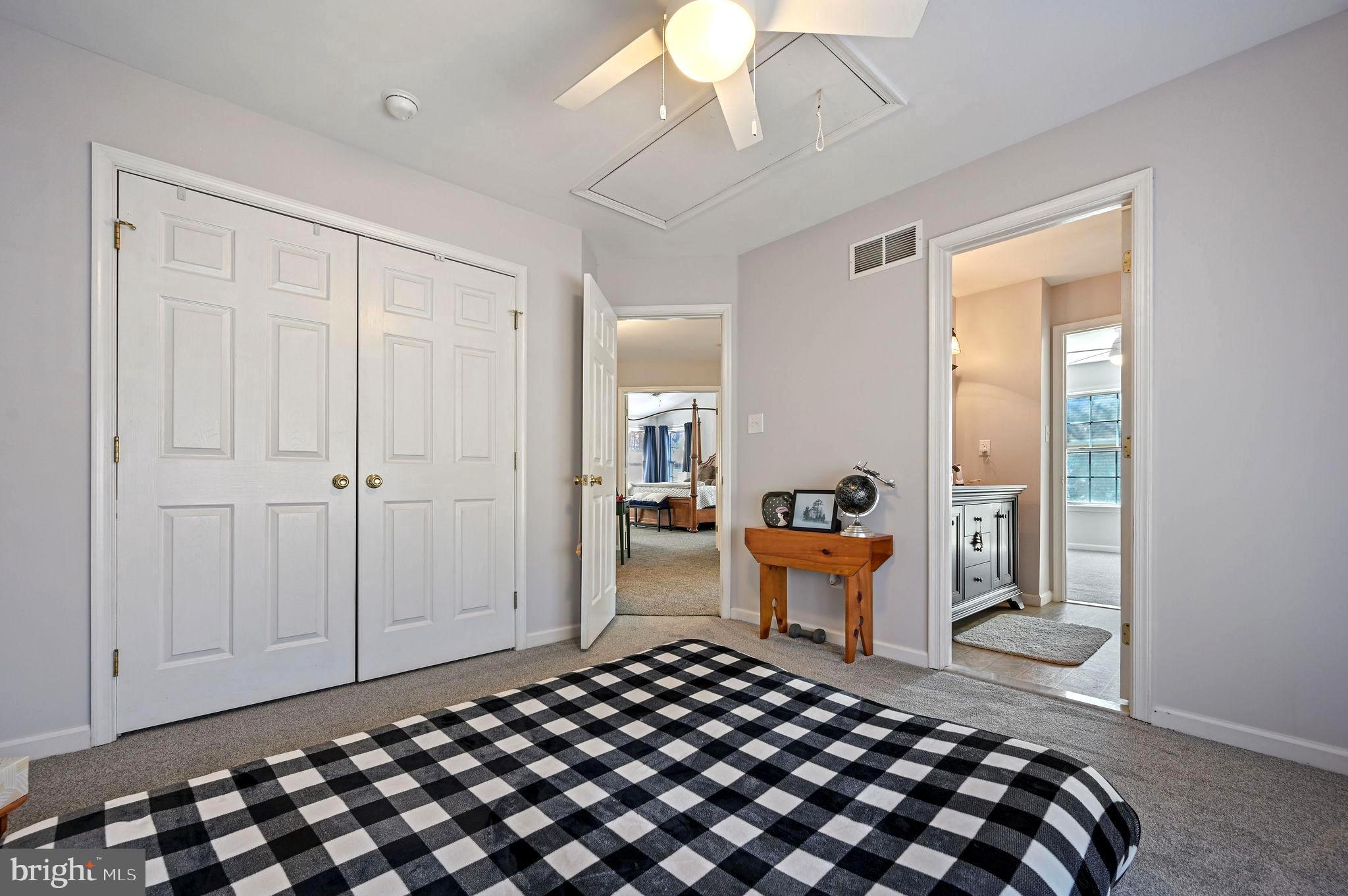 FOX HALL WEST - Residential