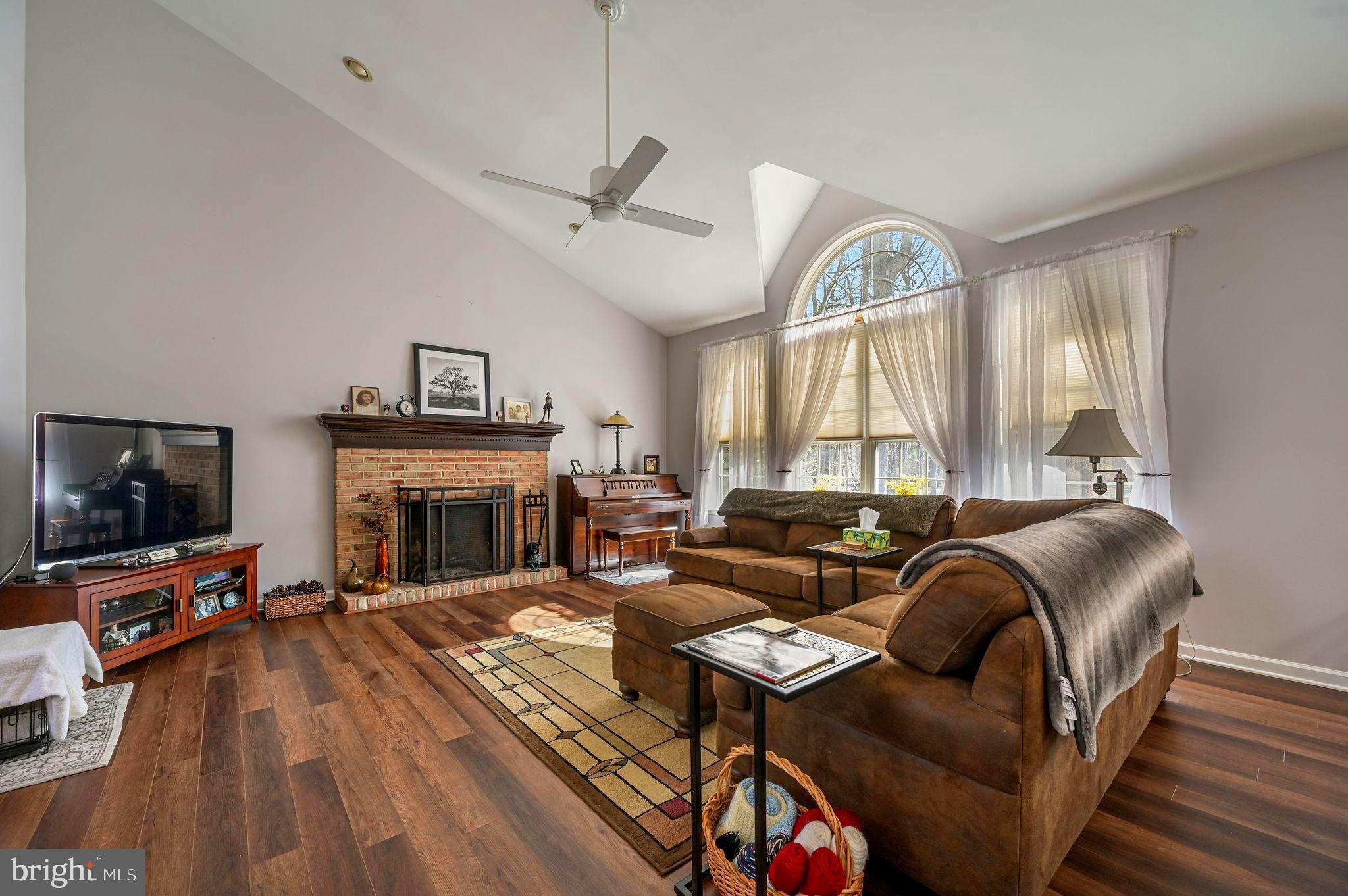 FOX HALL WEST - Residential