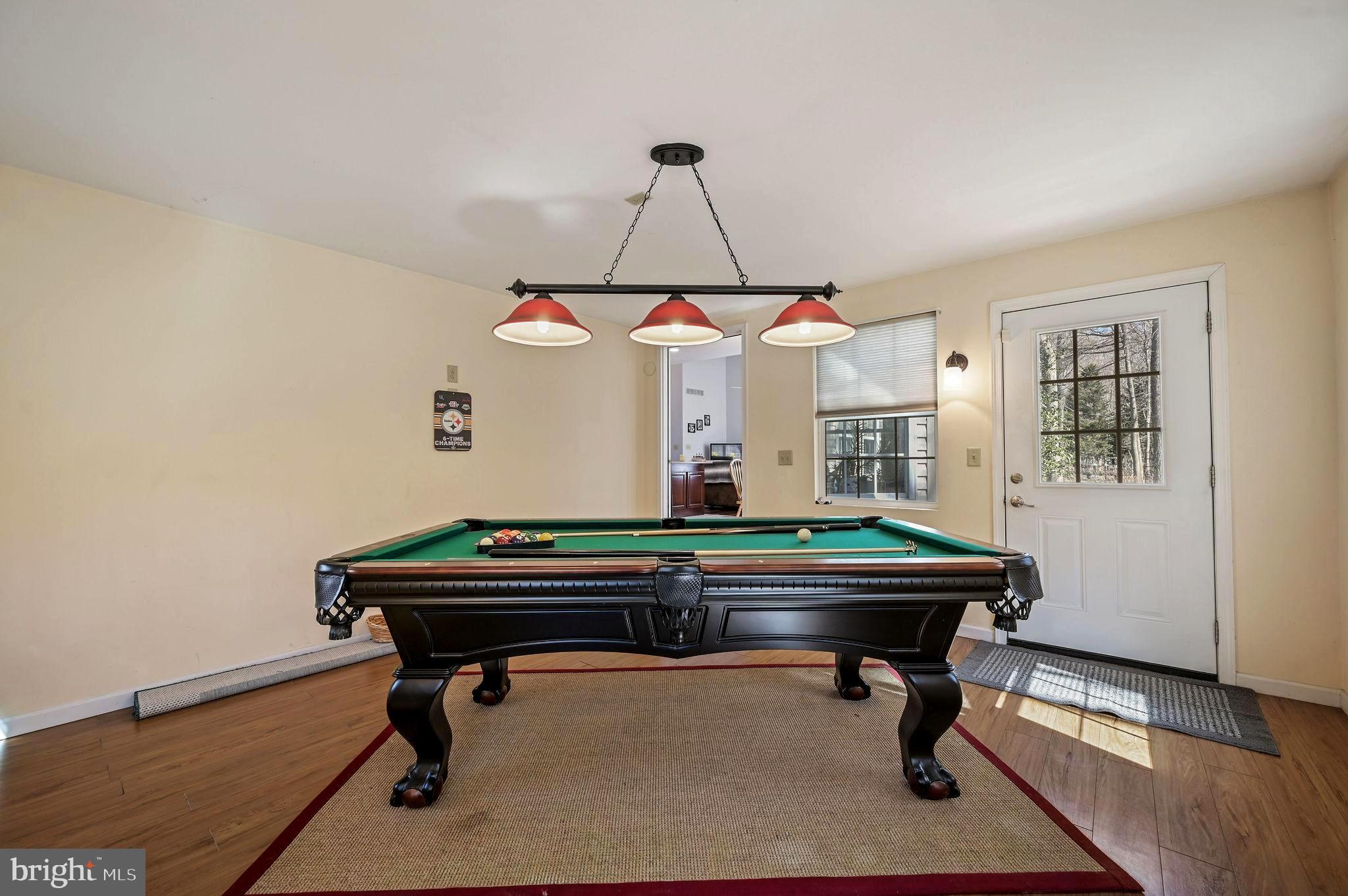 FOX HALL WEST - Residential