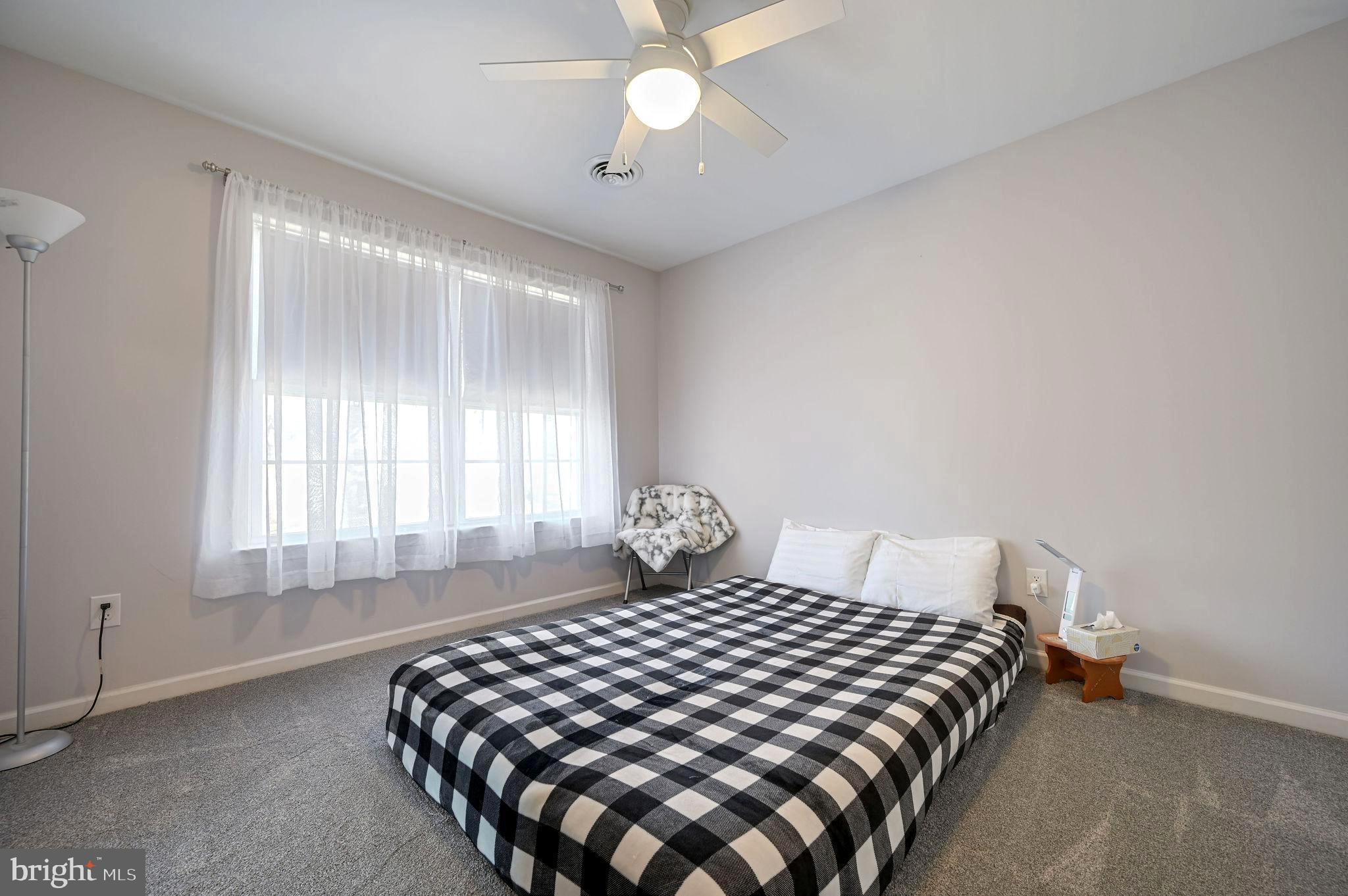 FOX HALL WEST - Residential