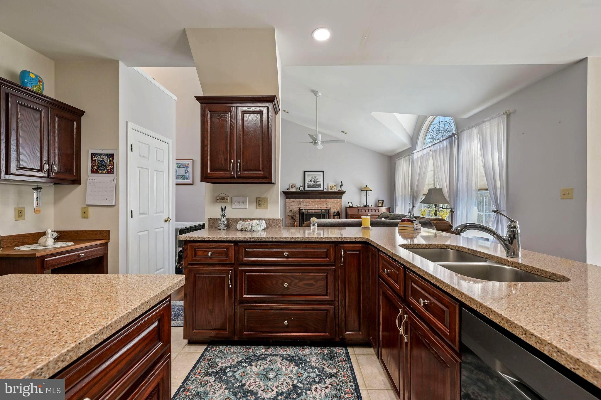 FOX HALL WEST - Residential