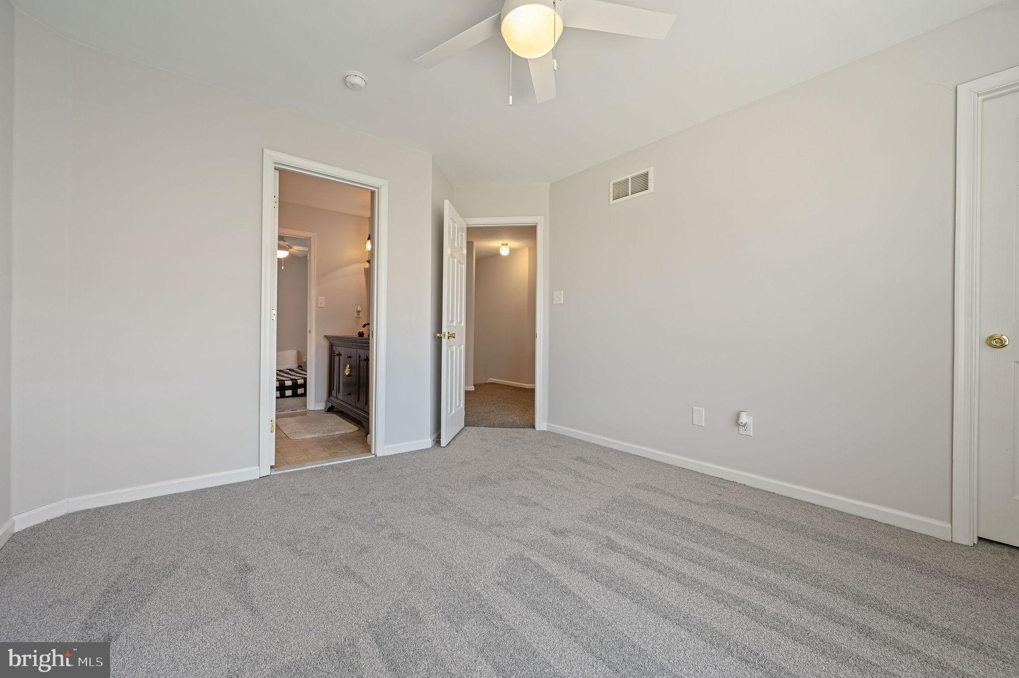 FOX HALL WEST - Residential