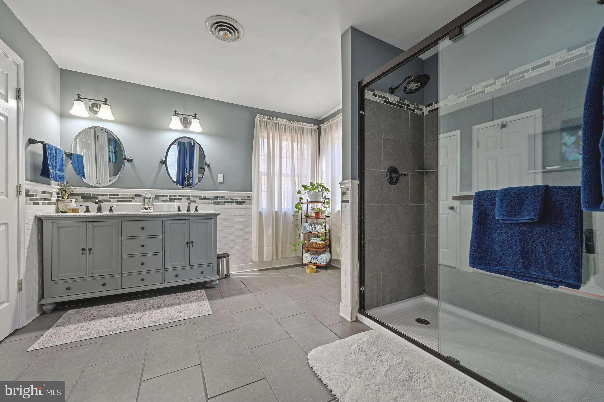 FOX HALL WEST - Residential