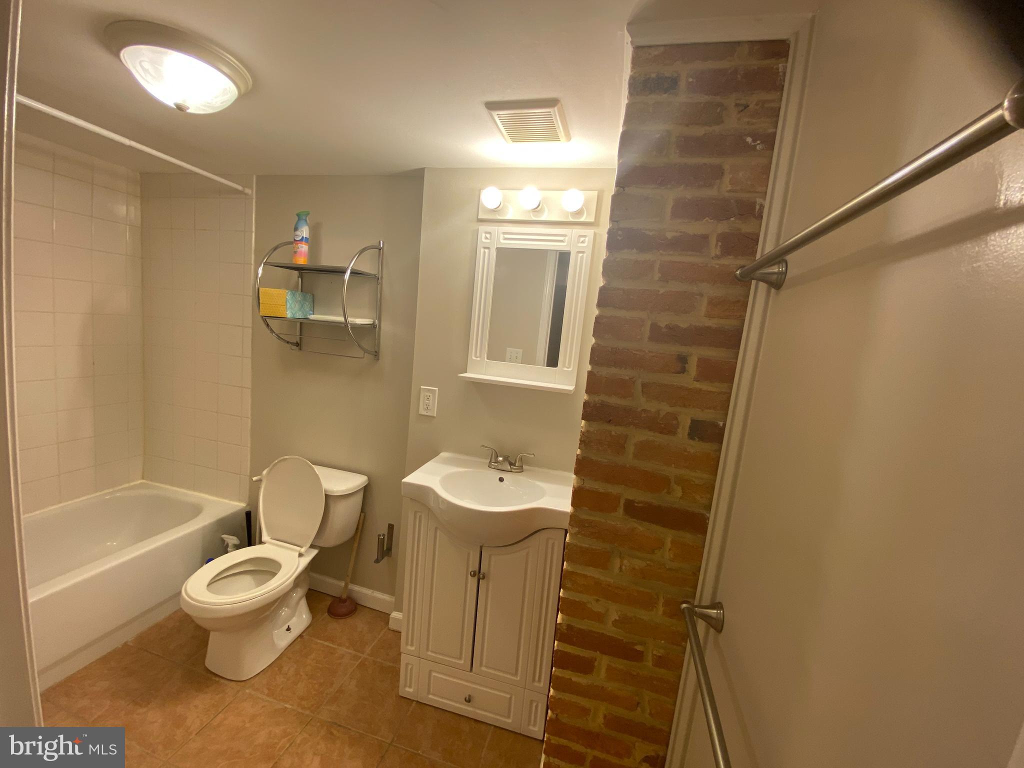 HOLLINS MARKET - Residential Lease