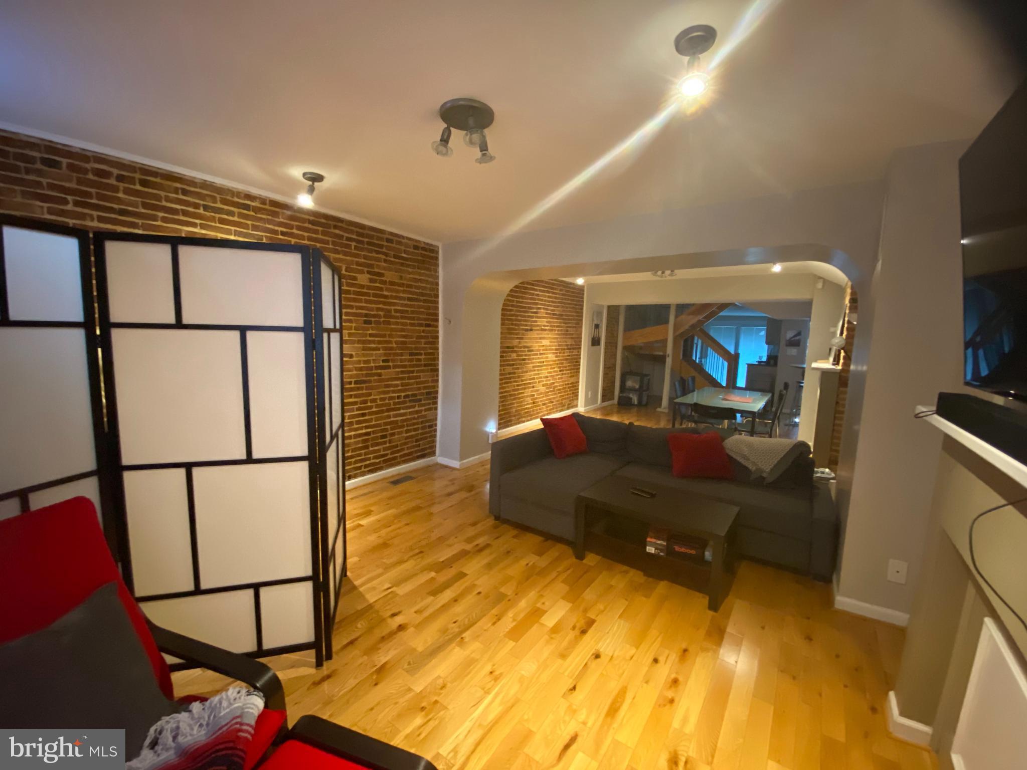 HOLLINS MARKET - Residential Lease