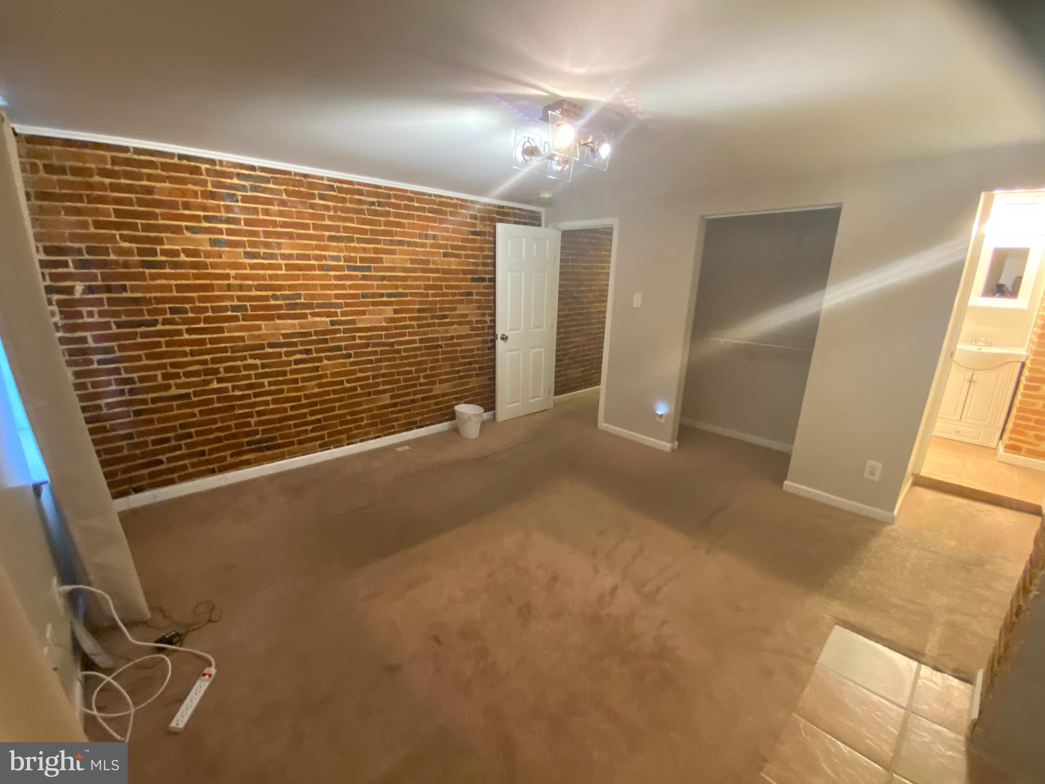 HOLLINS MARKET - Residential Lease