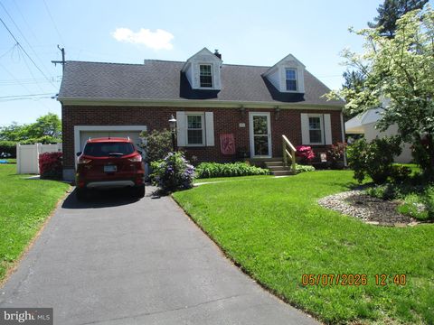 Photo of 45 Ridgeway Drive, YORK, PA 17404 (MLS # PAYK2102576)