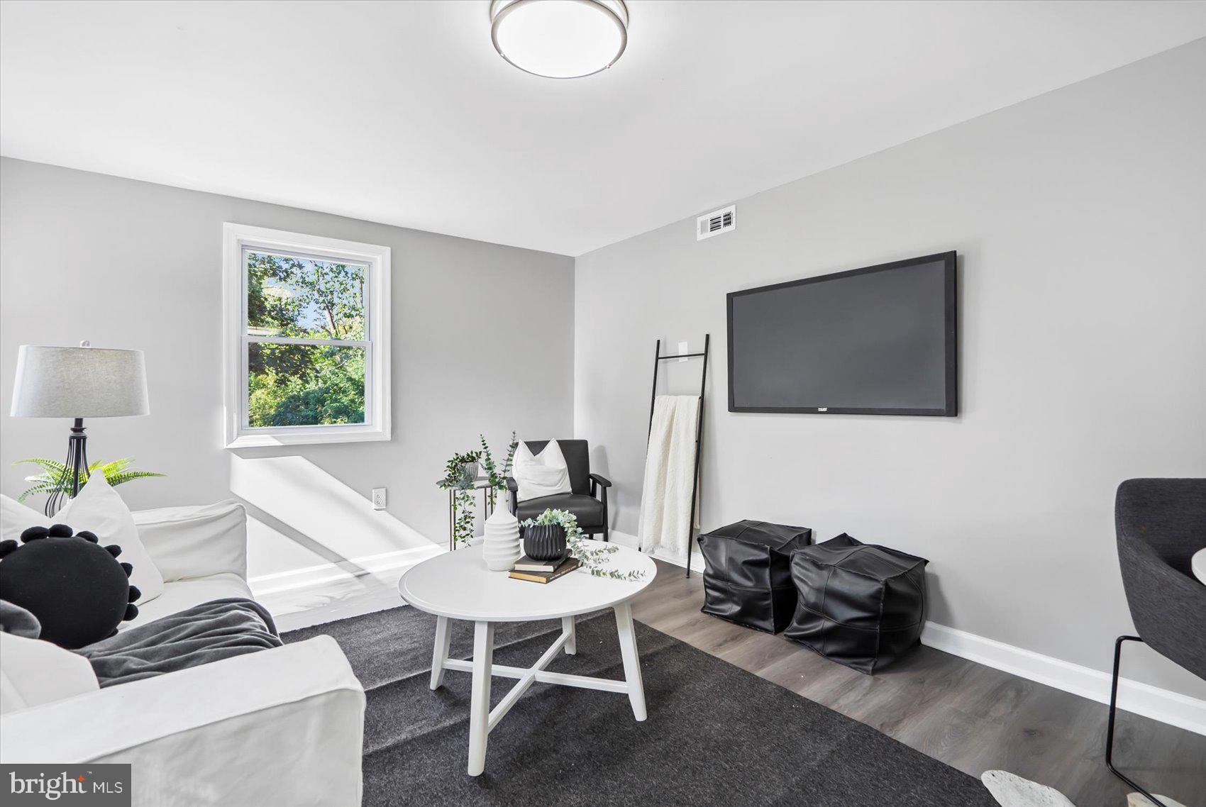 OAKLYN MANOR - Residential