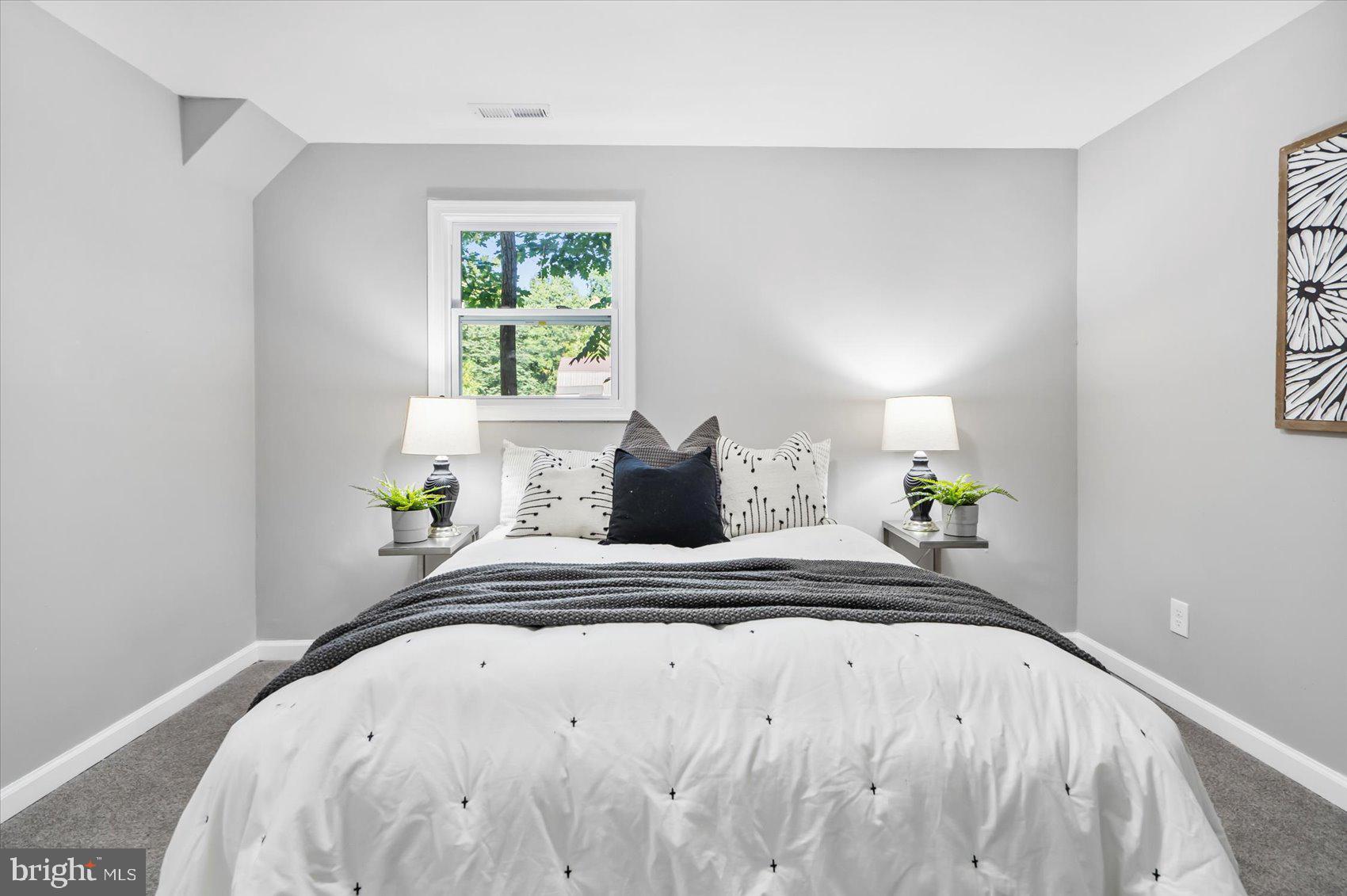 OAKLYN MANOR - Residential