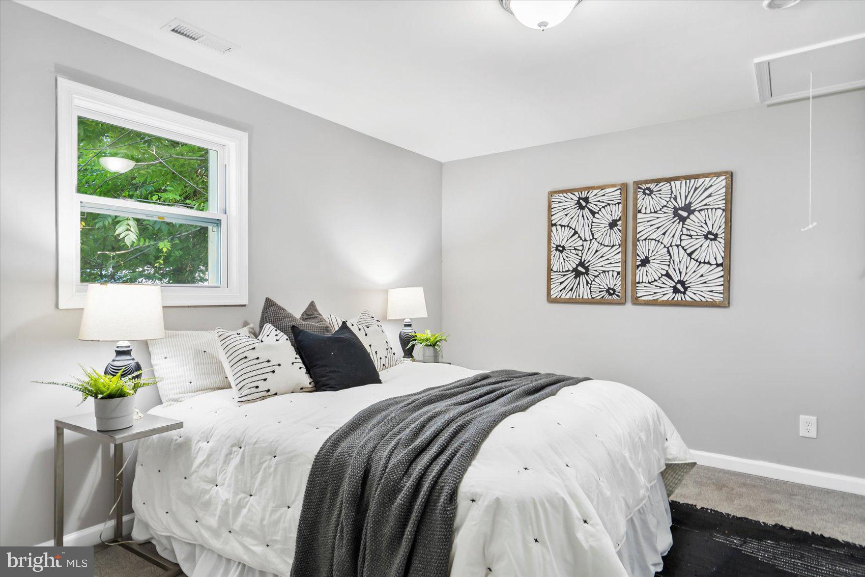 OAKLYN MANOR - Residential