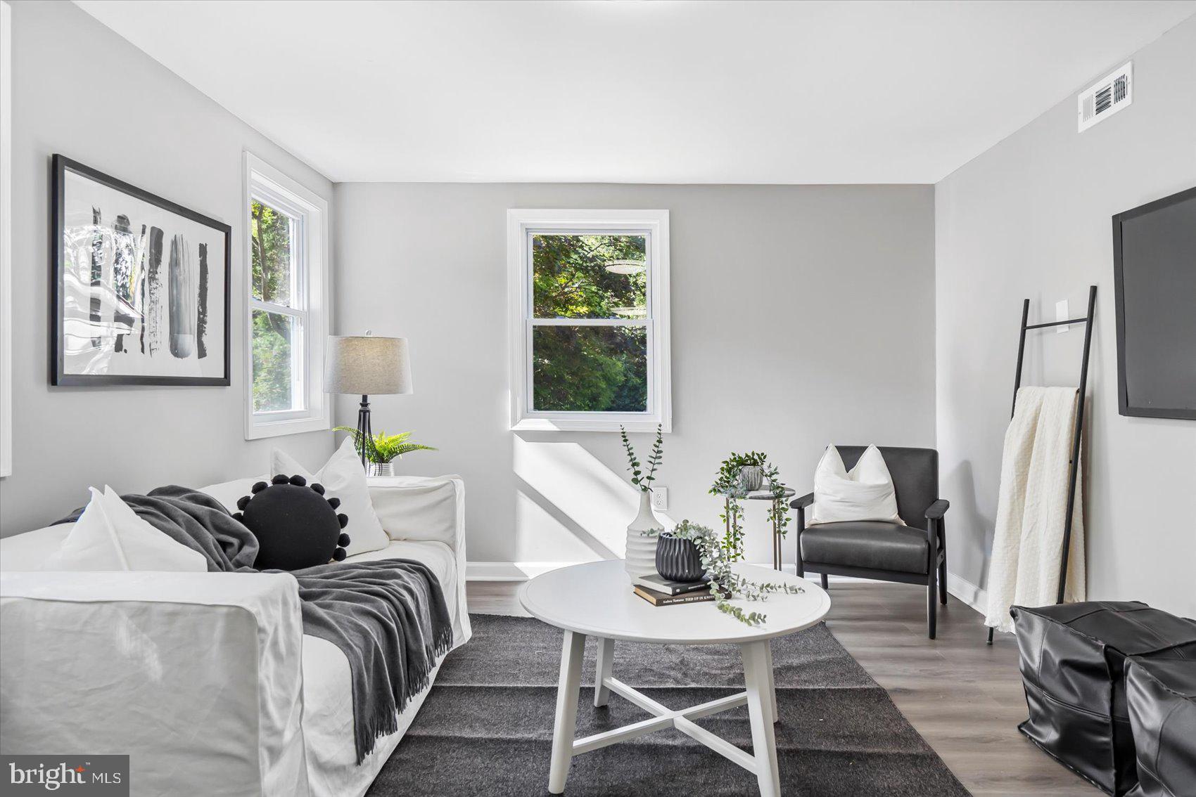 OAKLYN MANOR - Residential