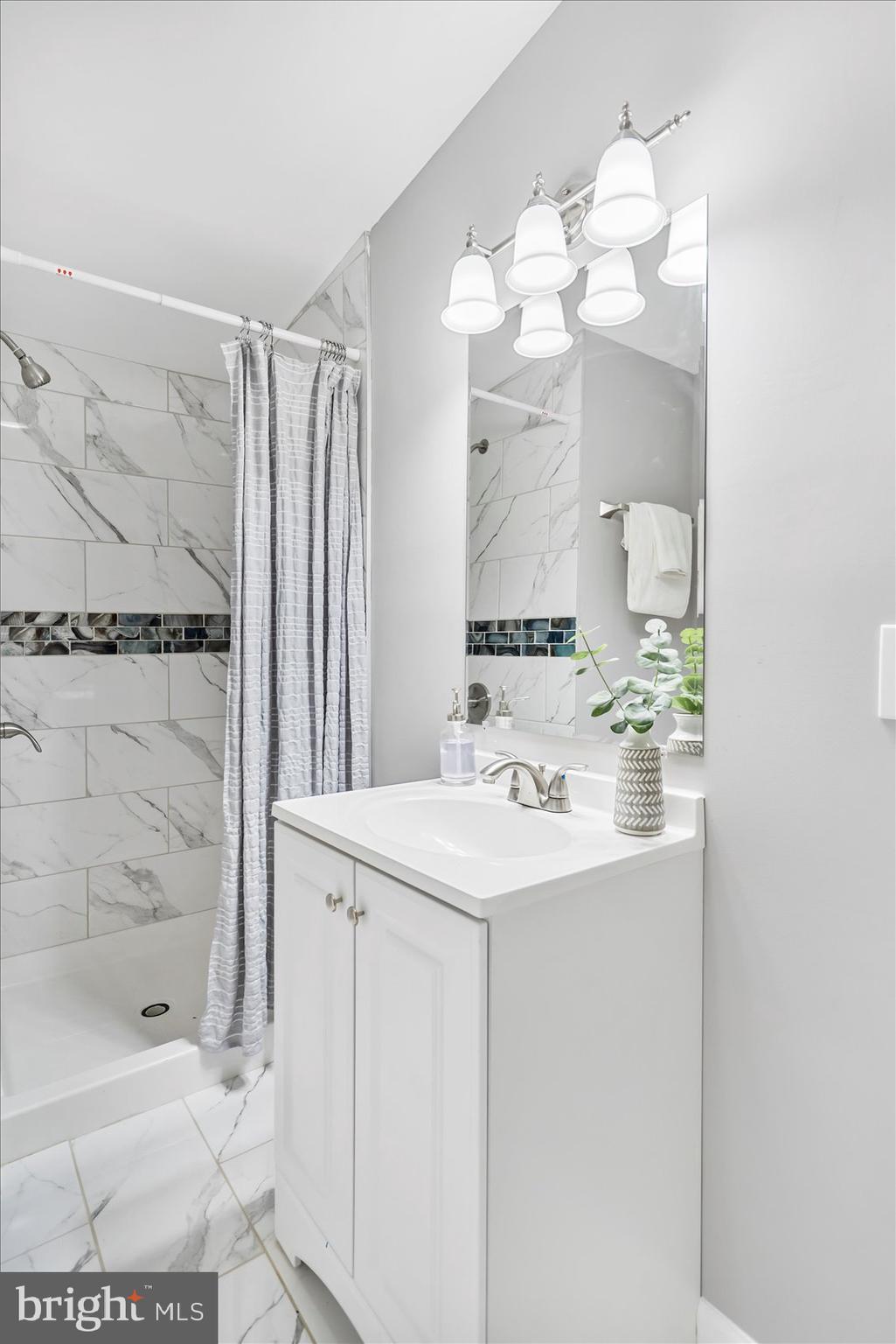 OAKLYN MANOR - Residential