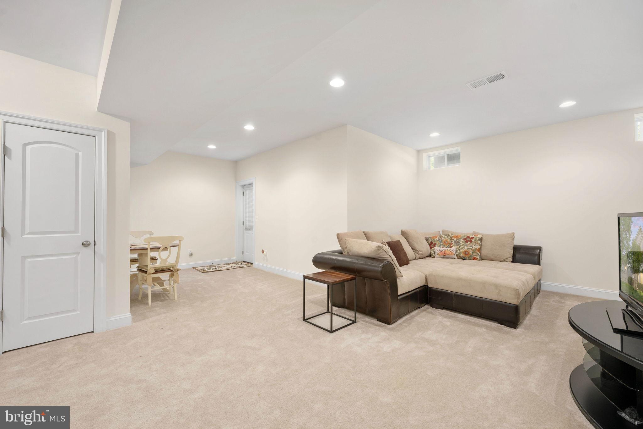 LIBERTY MANOR - Residential