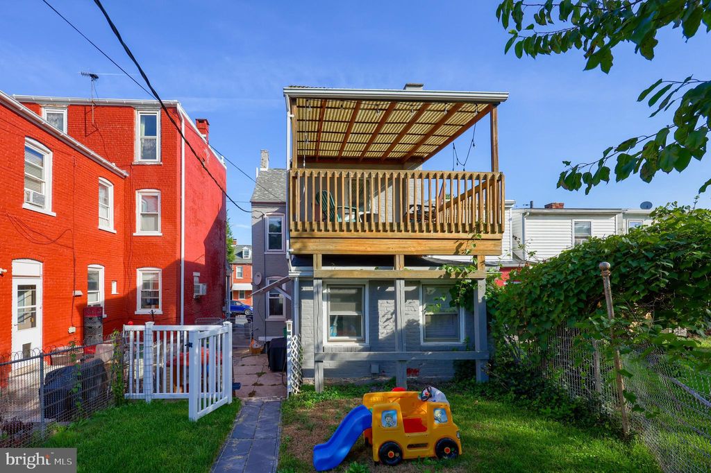 Photo of 726 E Chestnut Street, Lancaster, PA 17602 (MLS # PALA2040446)