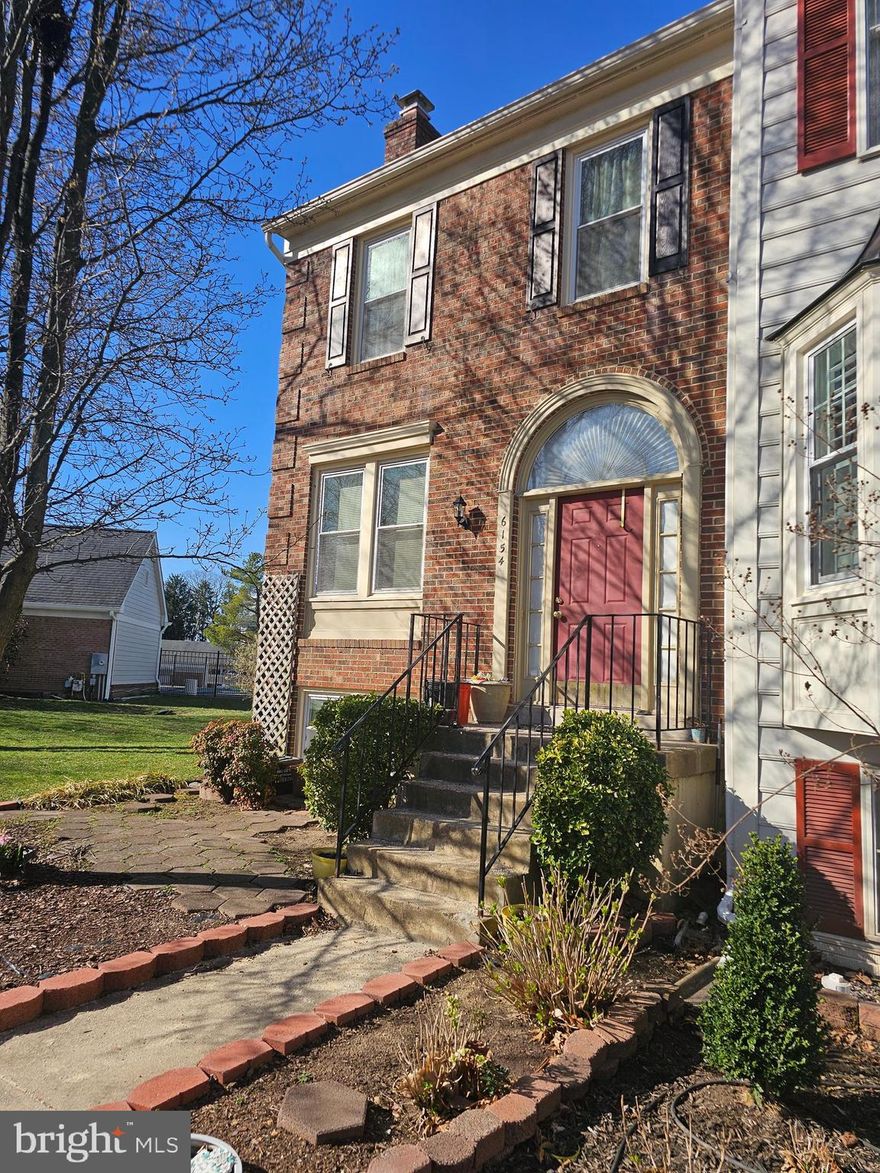 End Unit Townhome in Kingstowne!  Available for quick closing.  Walk to Kingstowne Town Center, close to Metro and Fort Belvoir with easy access to 95 and 495 for commutes to DC or Andrews AFB.  Freshly painted with 2 rooms and 2 full baths on the upper level with another room and full bath in the lower-level walk-out basement.  Living room with fireplace, dining area and kitchen with skylights and another half bath on the main level.  Deck off the dining room level with stairs to the fully fenced back yard.  Outdoor living is just as wonderful as inside.  You'll love what you see... and love where you live