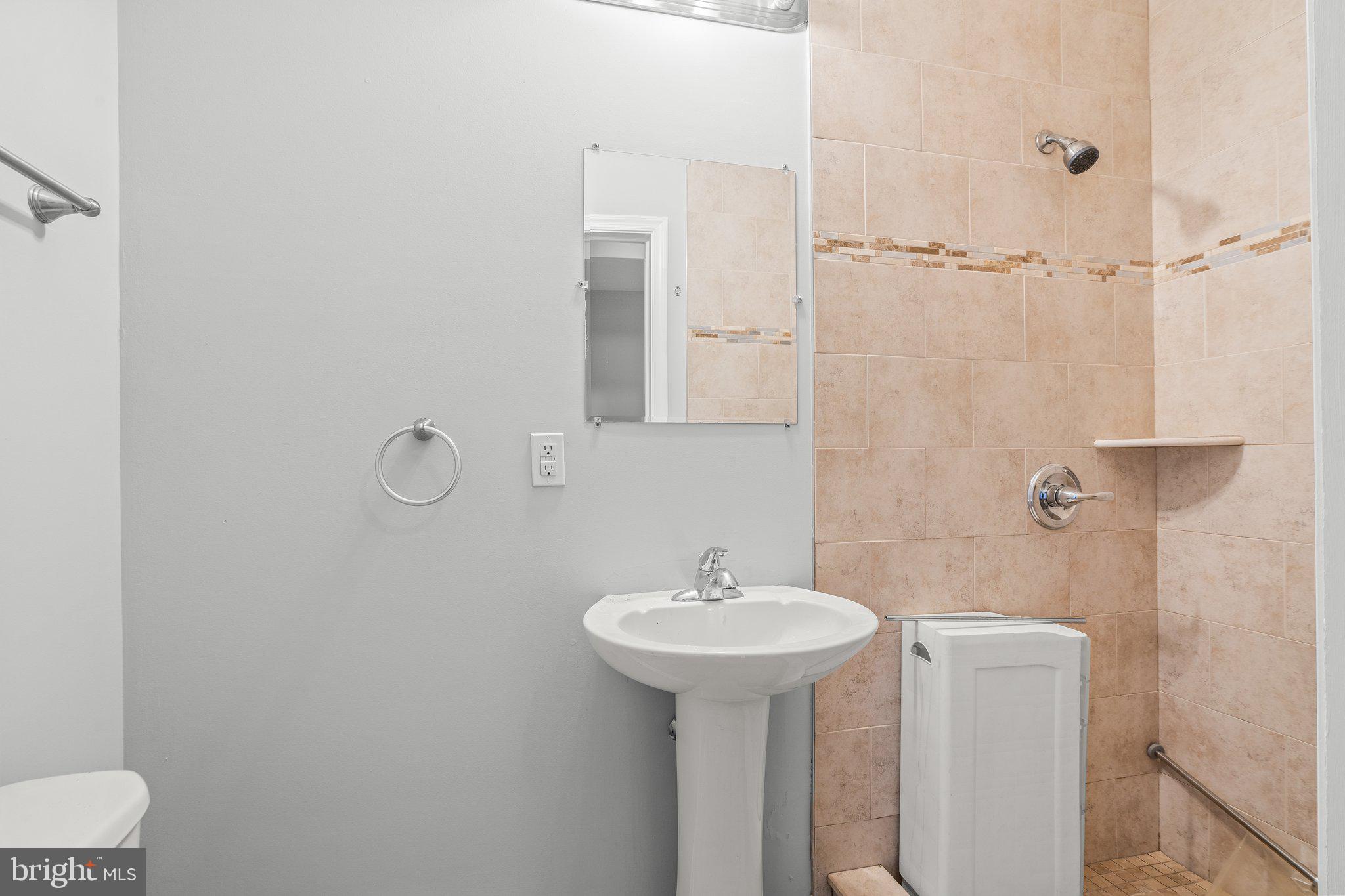 TEMPLE UNIVERSITY - Residential Lease