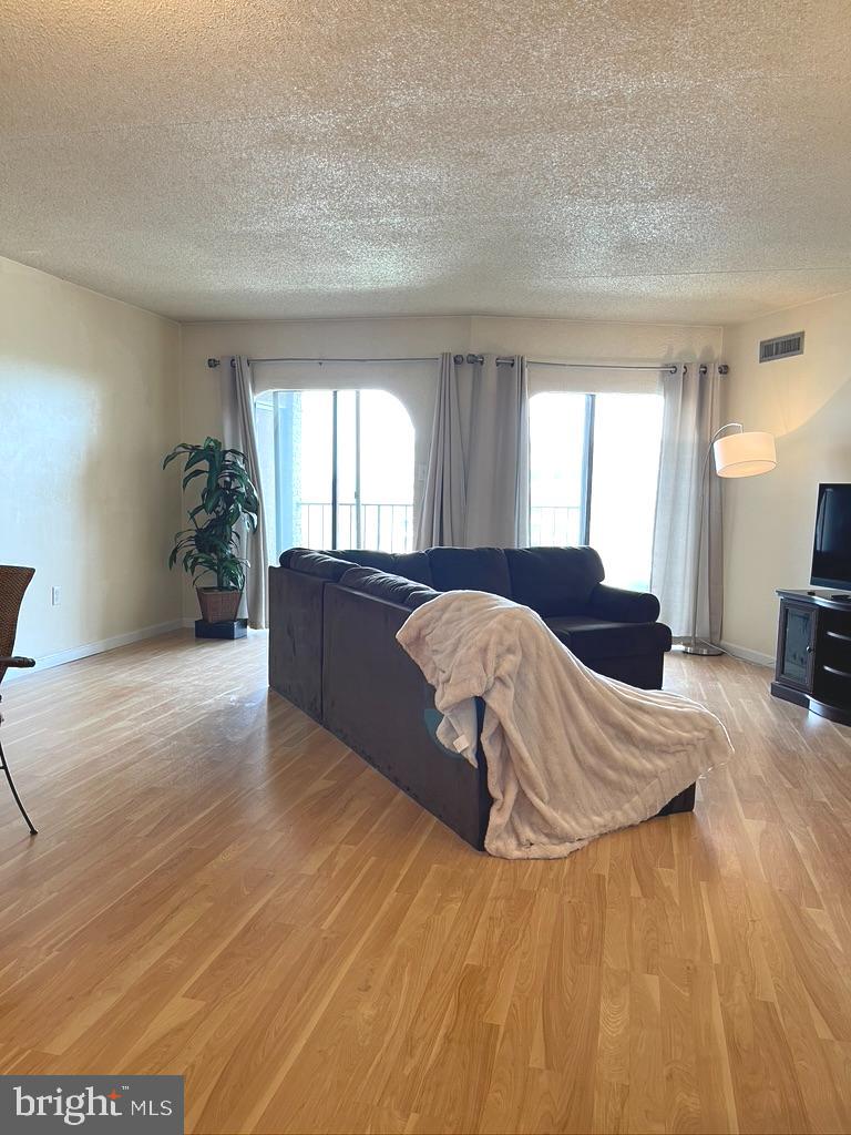 VALLEY FORGE TOWER - Residential