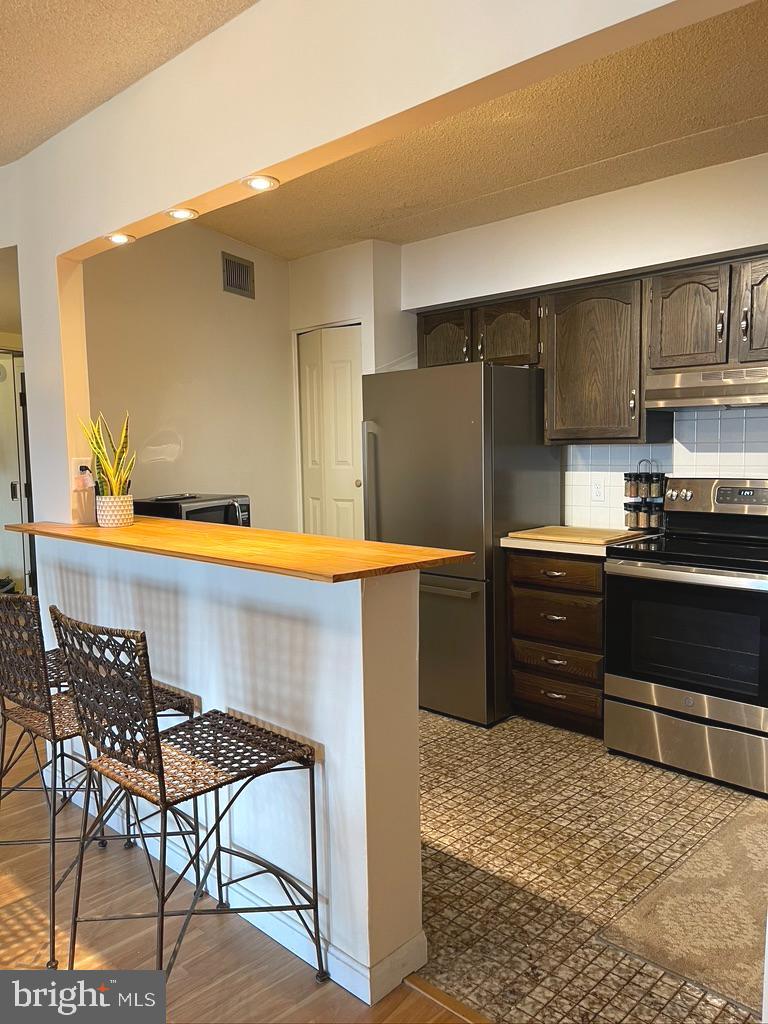VALLEY FORGE TOWER - Residential
