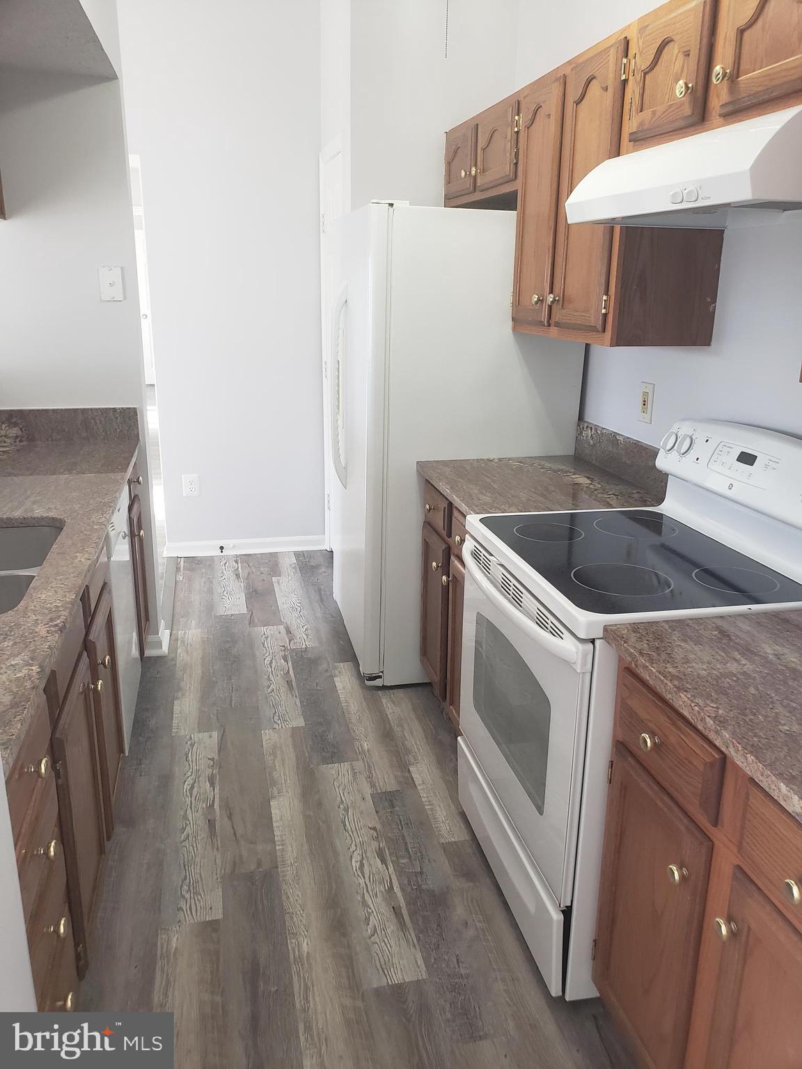 SENECA KNOLLS CODM - Residential Lease