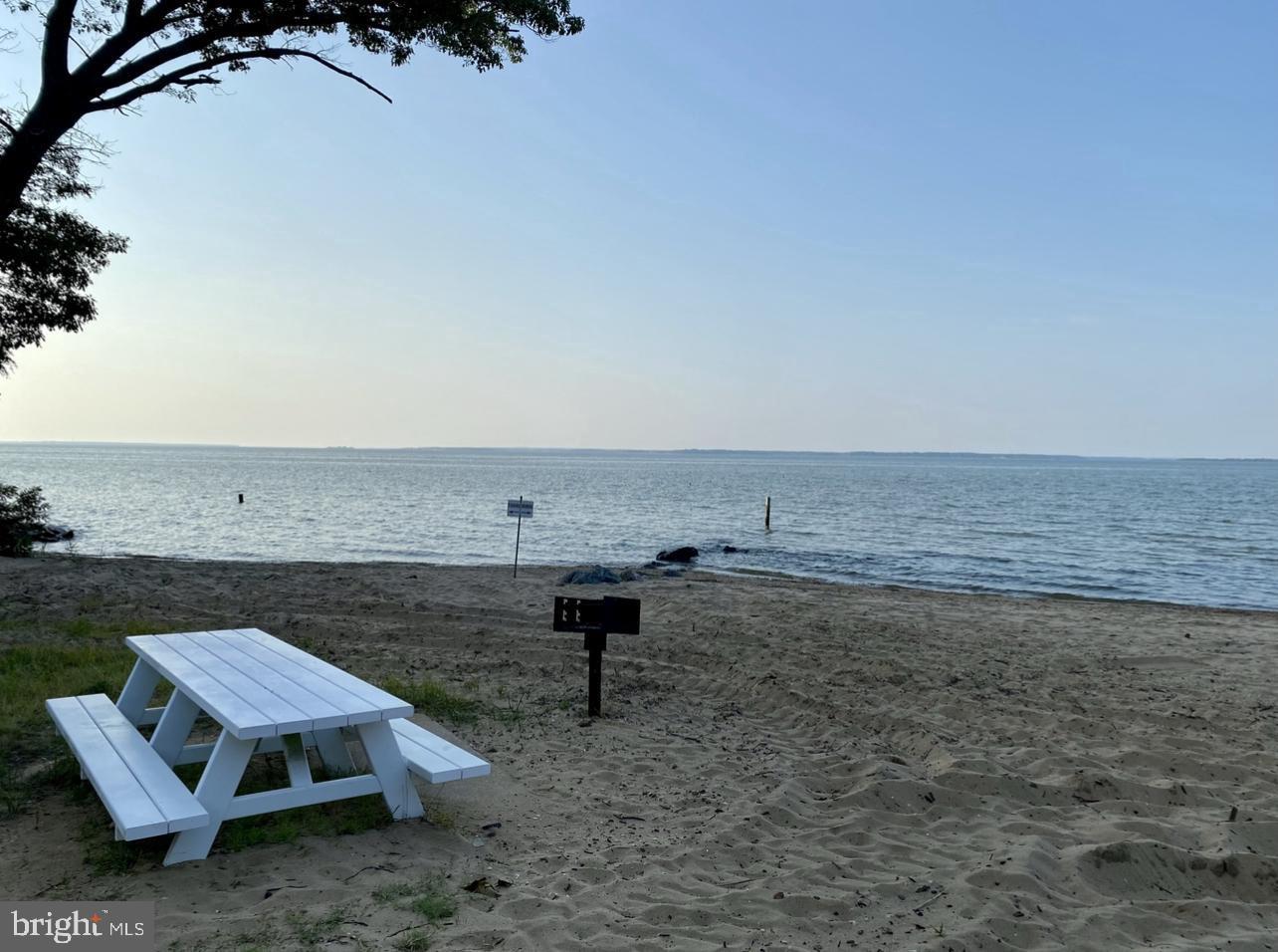 STRATFORD HARBOUR - Land