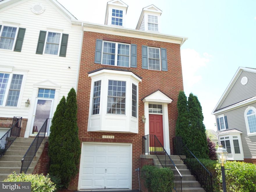 ***LOVELY "END UNIT" TOWNHOUSE WITH 1 CAR GARAGE!***  EXCELLENT LOCATION, MINS TO I-95 AND QUANTICO!  3 FINISHED LEVELS, HARDWOOD FLOORS, GAS FPL, LUX OWNER'S BATH, VAULTED CEILS, SUNROOM EXTENSION, BRICK FRONT, DECK!  NOTE, THIS IS AN APPROVED SHORT SALE, PRICE HAS BEEN SET BY BANK!  OWNER/SERVICER WILL RESPOND TO ALL OFFERS WITH 20 CALENDAR DAYS UPON RATIFICATION!