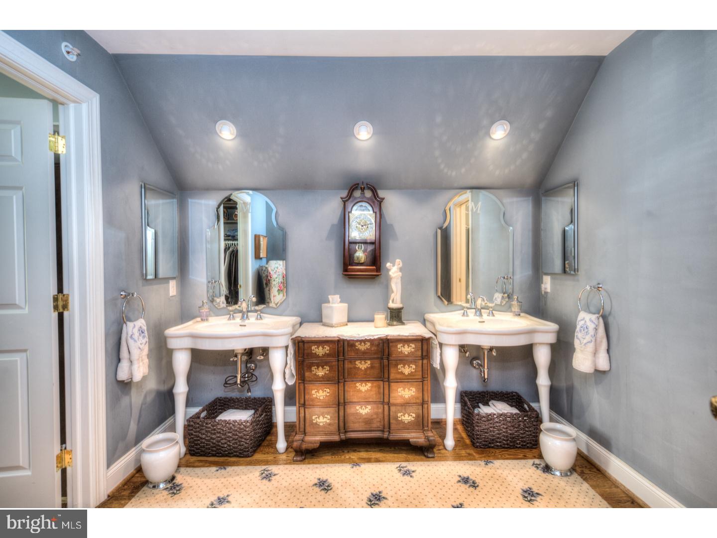 WHITEGATE - Residential