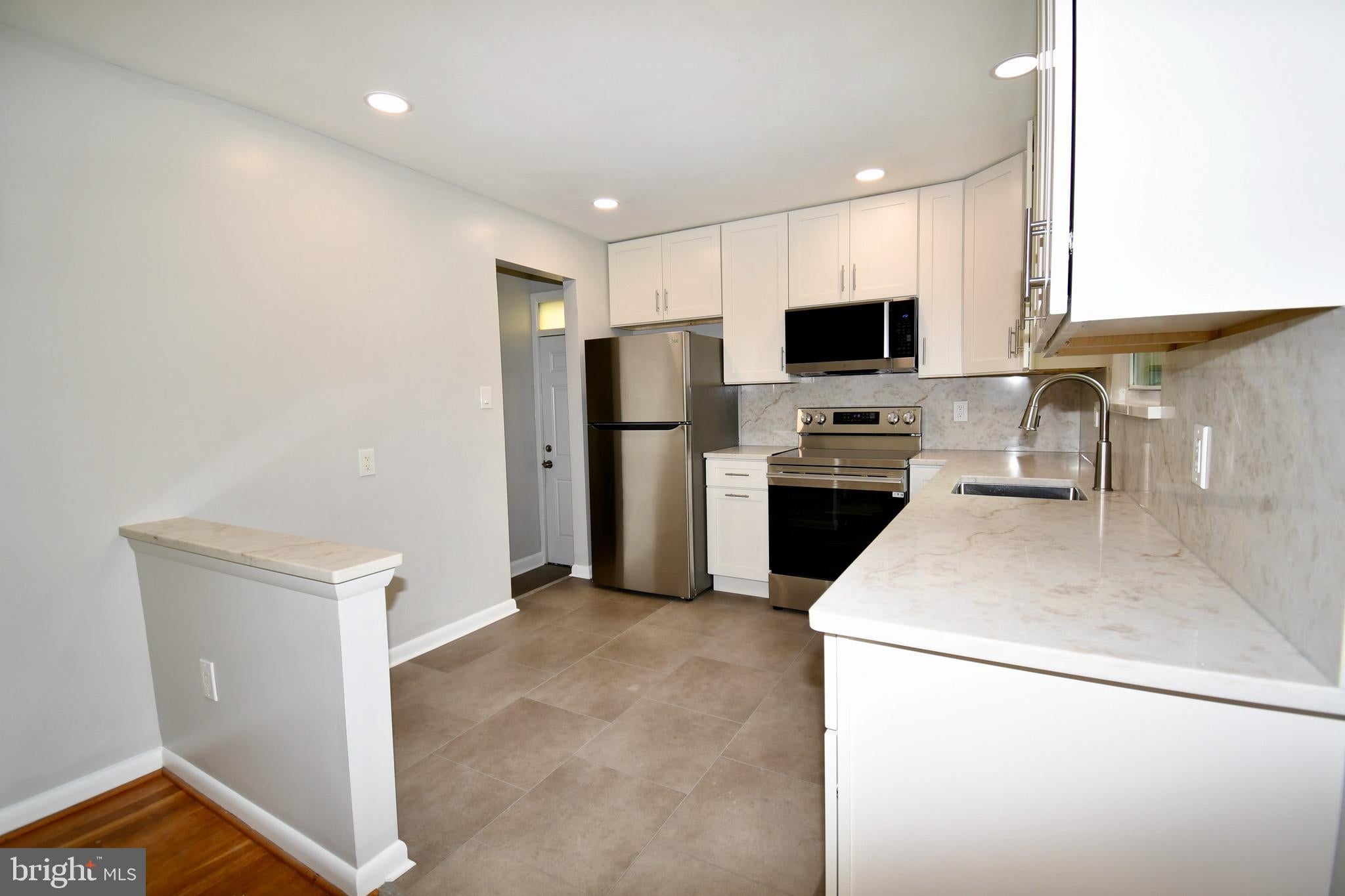 11404 SOWARD DRIVE