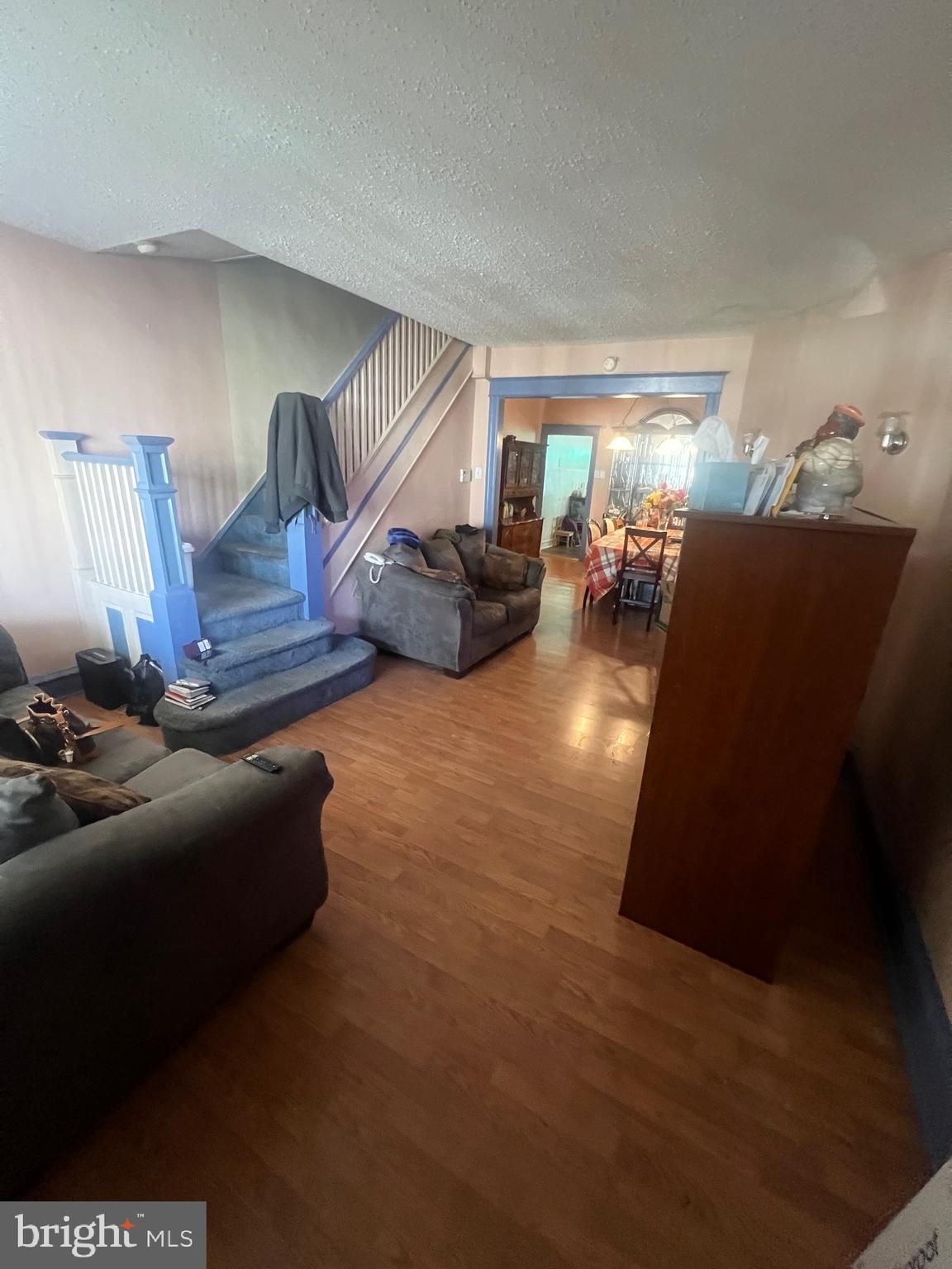 422 W ANNSBURY STREET