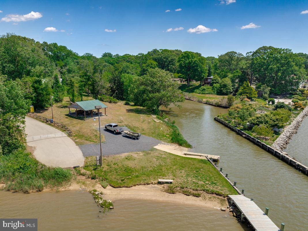 HOLLAND CLIFF SHORES - Residential