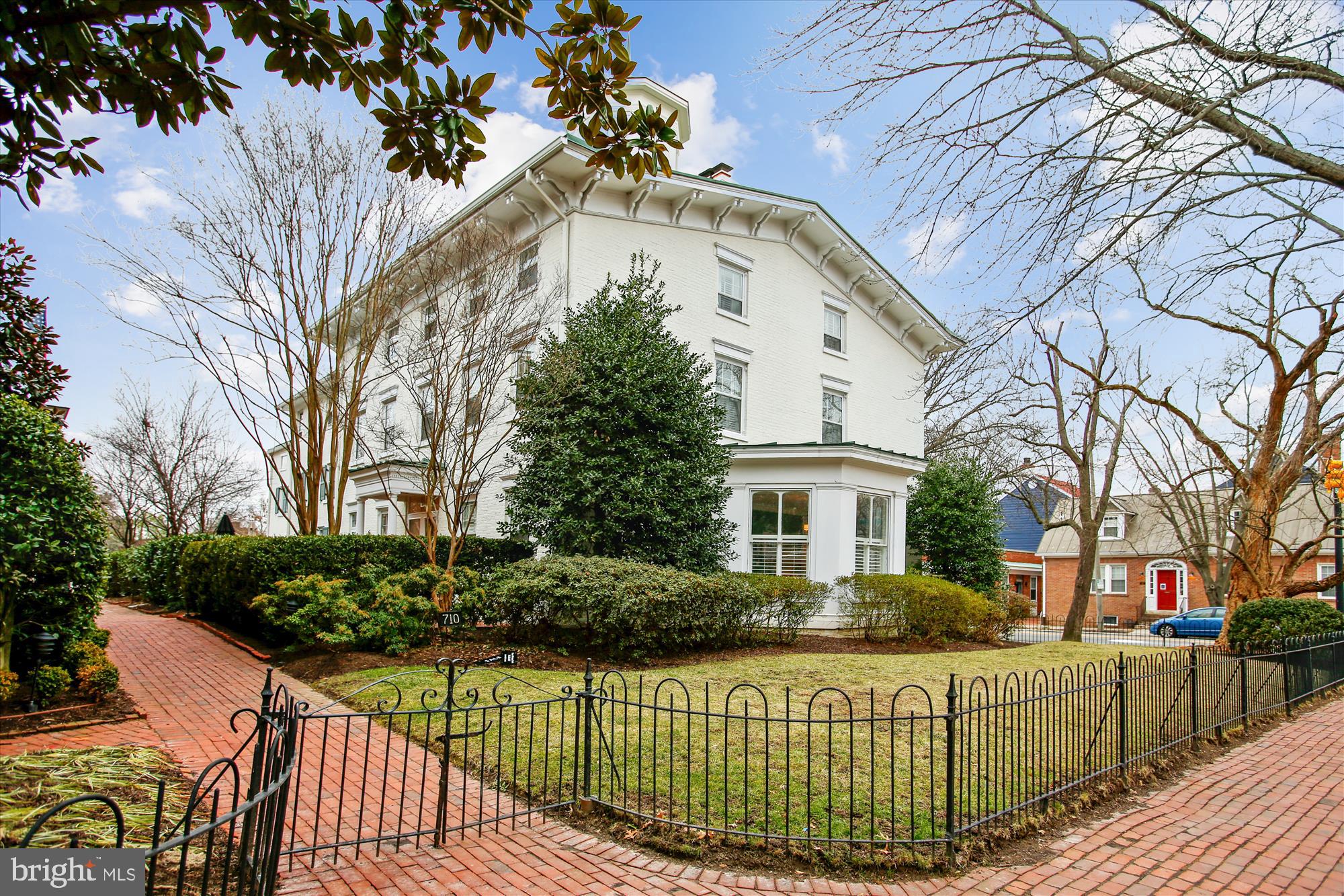 300 S COLUMBUS STREET