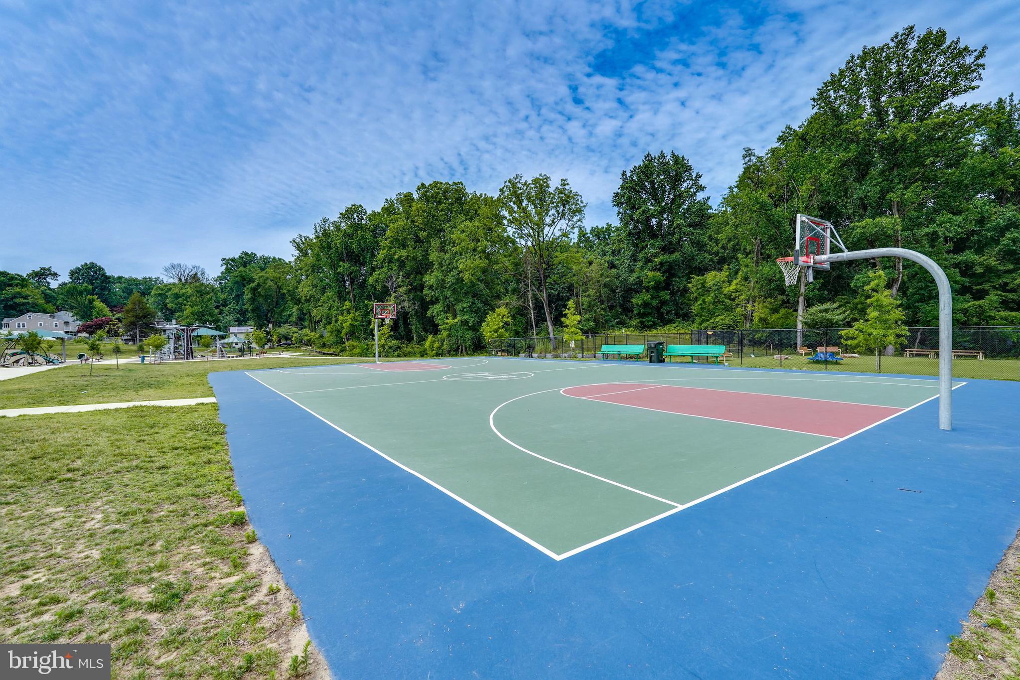 LONDON WOODS - Residential