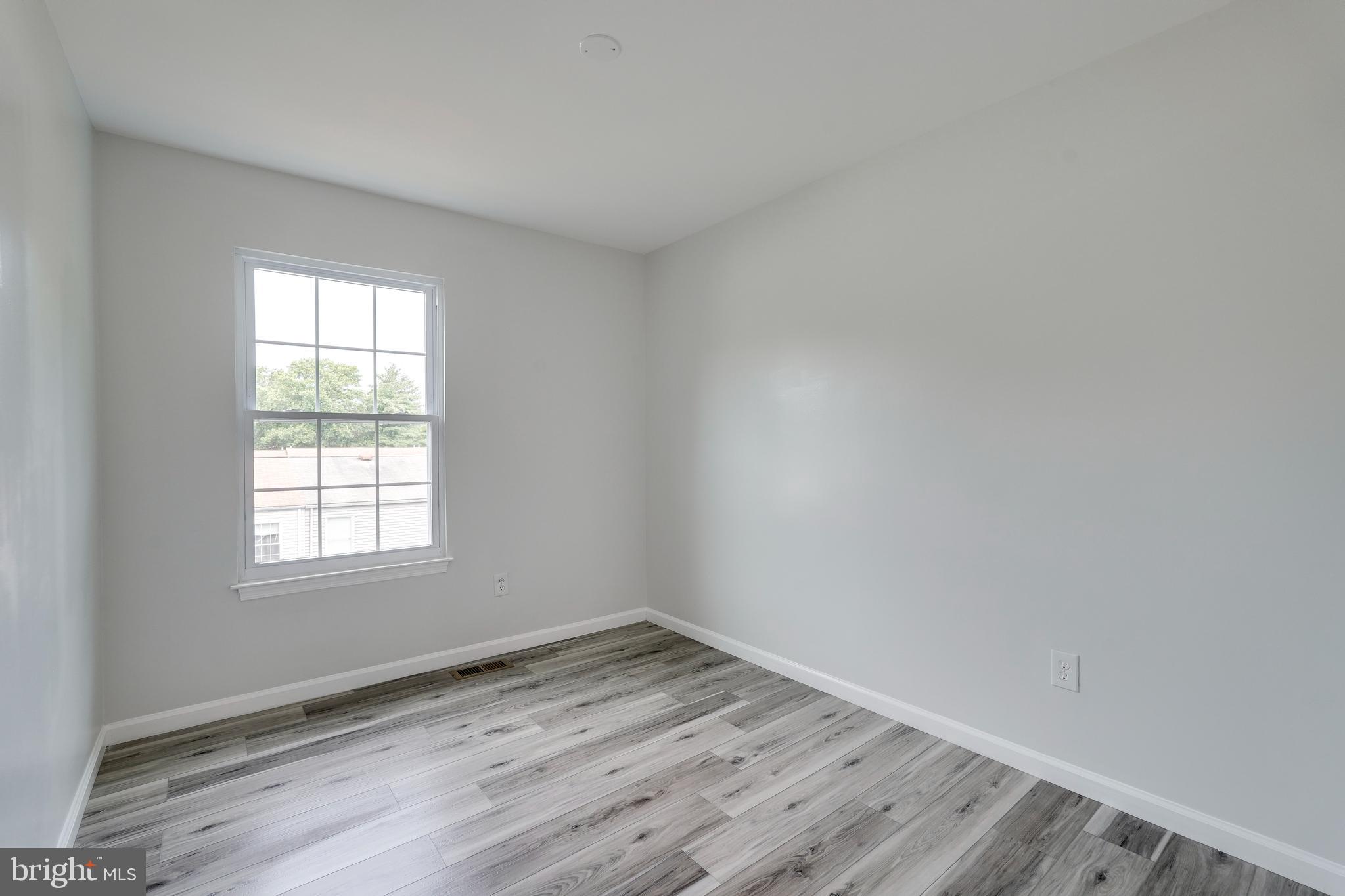 LONDON WOODS - Residential