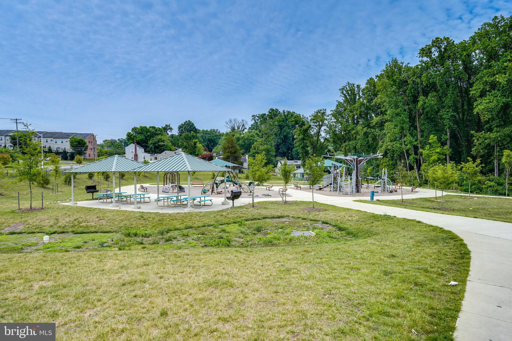 LONDON WOODS - Residential