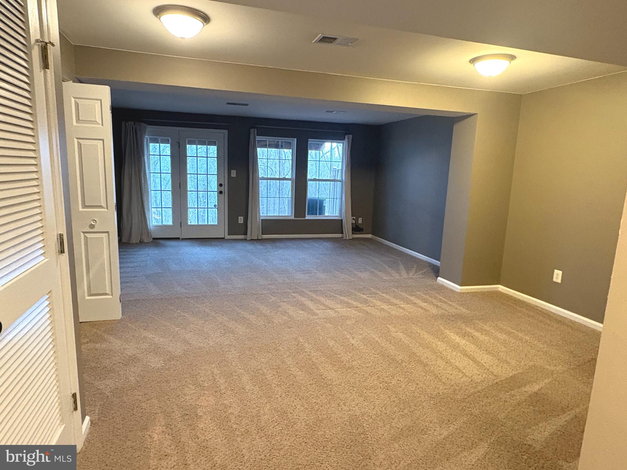 TURNBERRY VILLAGE - Residential Lease