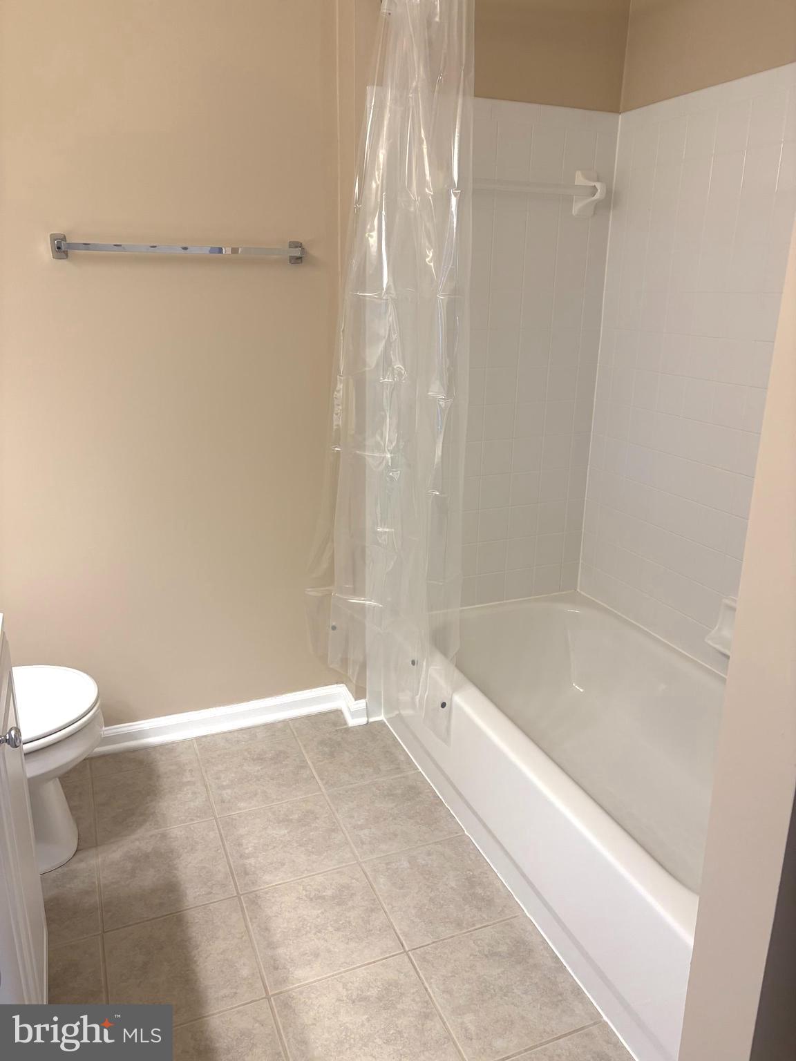 TURNBERRY VILLAGE - Residential Lease