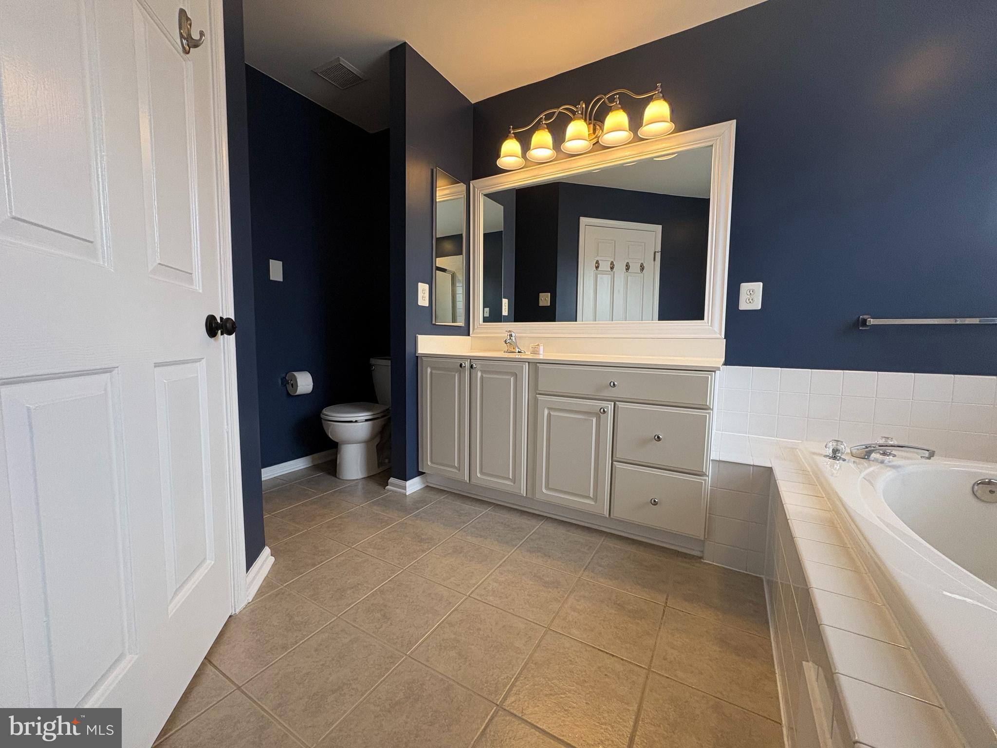 TURNBERRY VILLAGE - Residential Lease