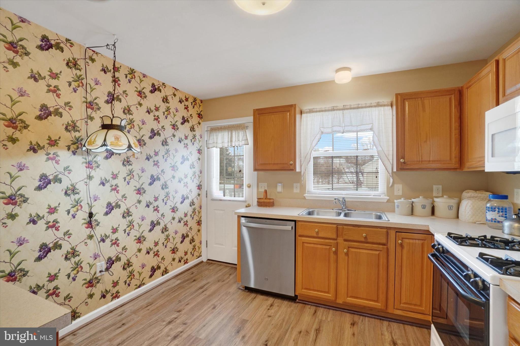 BROOKSTONE - Residential