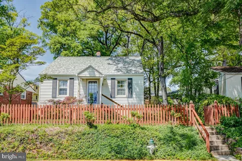 9504 52nd Avenue, College Park, MD MLS: MDPG2150520