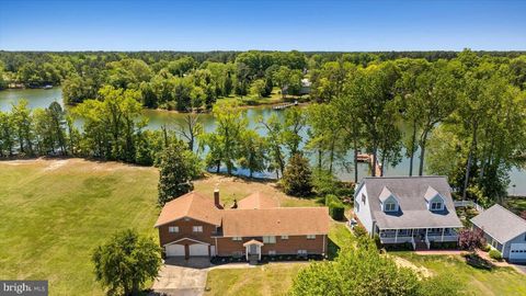 198 CANOE PLACE MONTROSS VA 22520