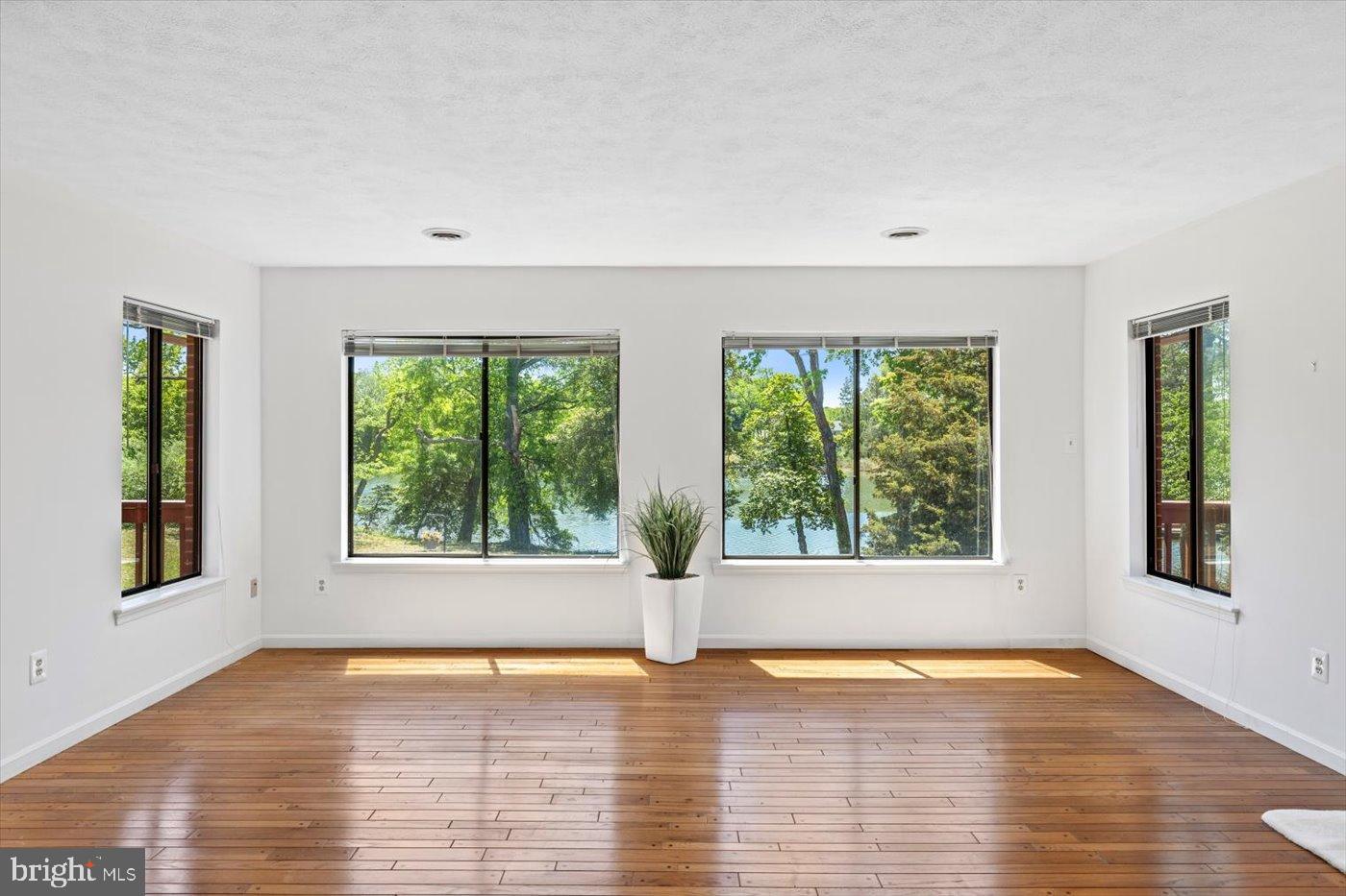 CABIN POINT / GLEBE HARBOR - Residential