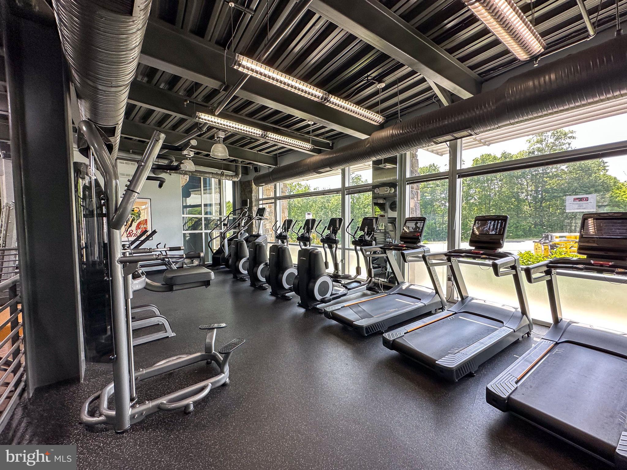 POTOMAC CLUB CONDOMINIUMS - Residential