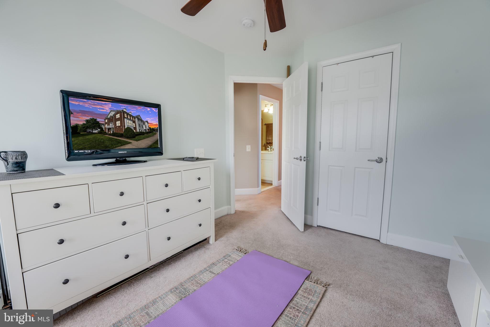 POTOMAC CLUB CONDOMINIUMS - Residential