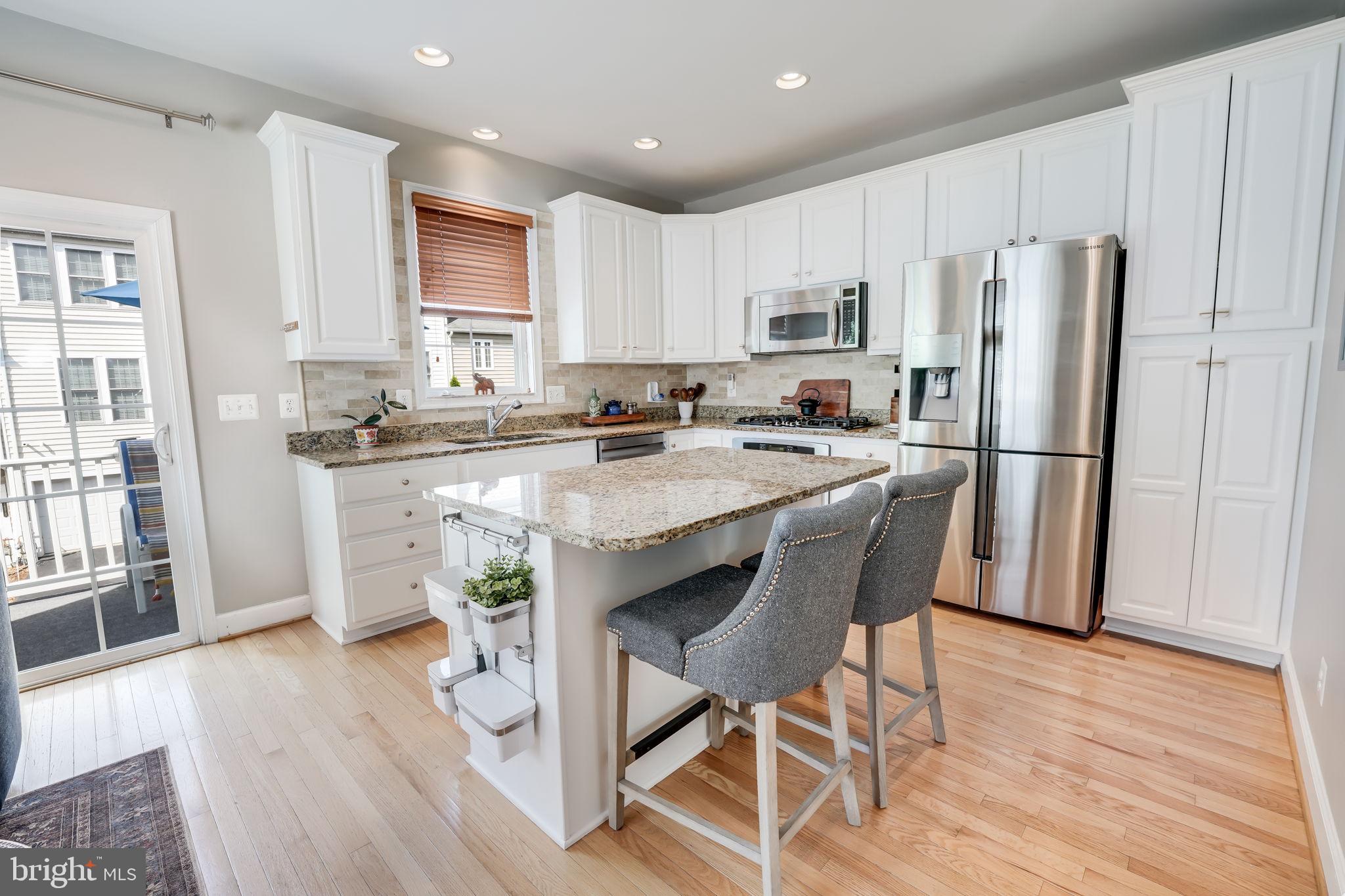 POTOMAC CLUB CONDOMINIUMS - Residential