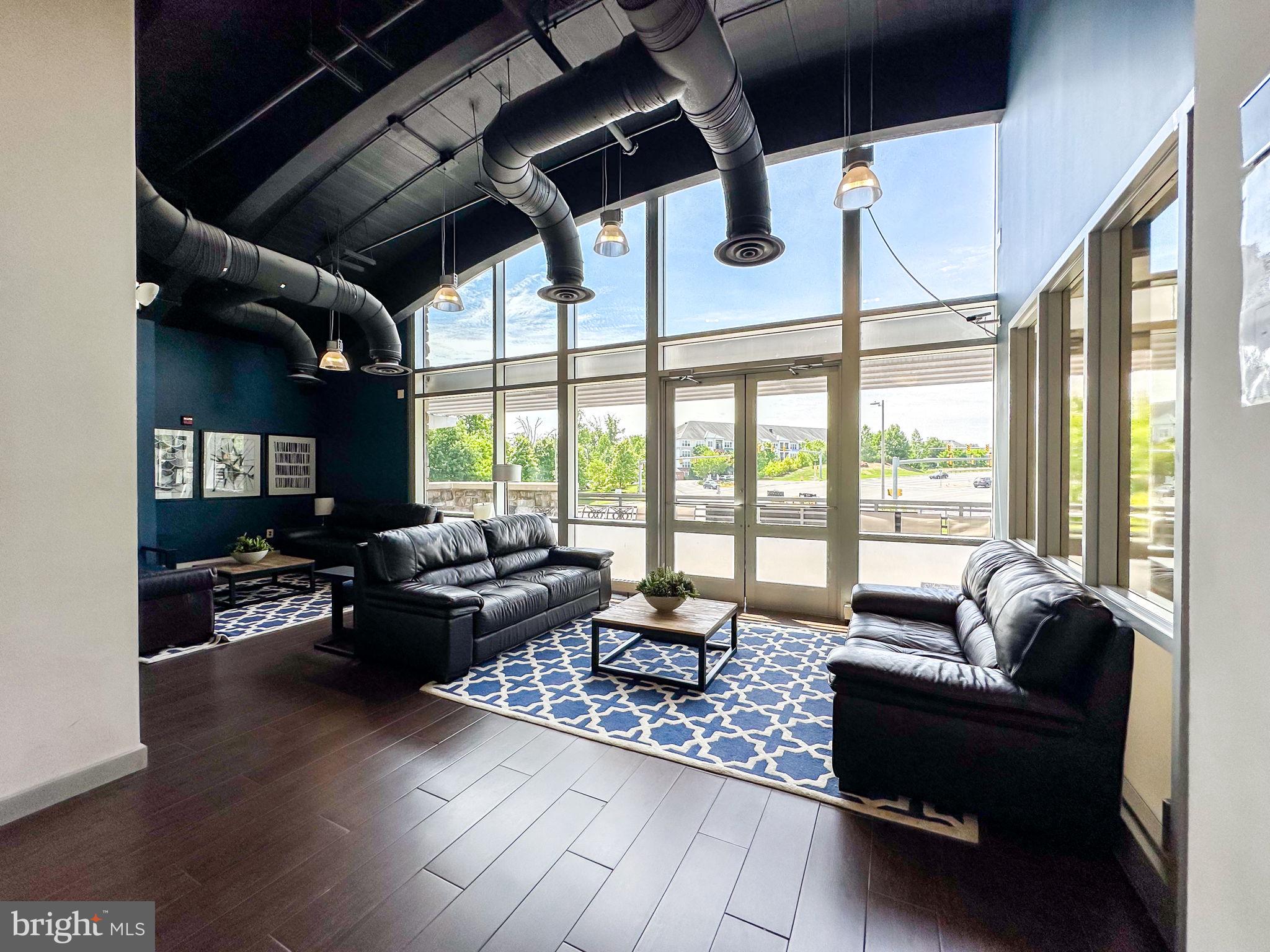 POTOMAC CLUB CONDOMINIUMS - Residential