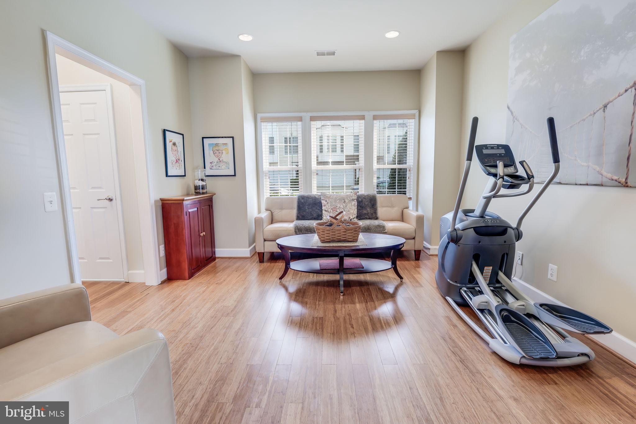 POTOMAC CLUB CONDOMINIUMS - Residential