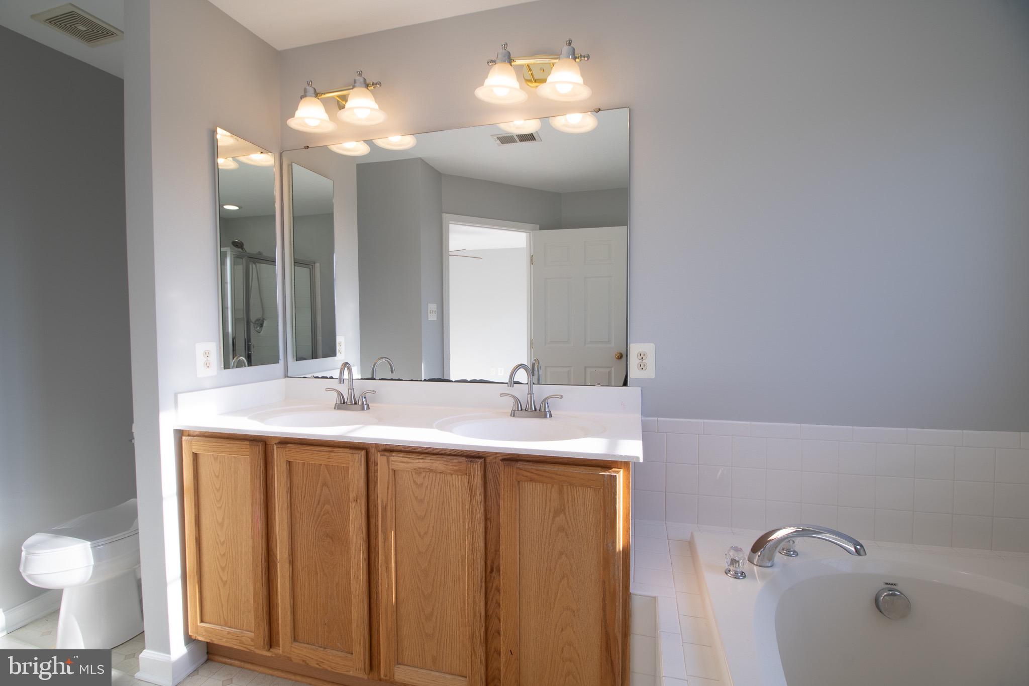 BROOKFIELD - Residential