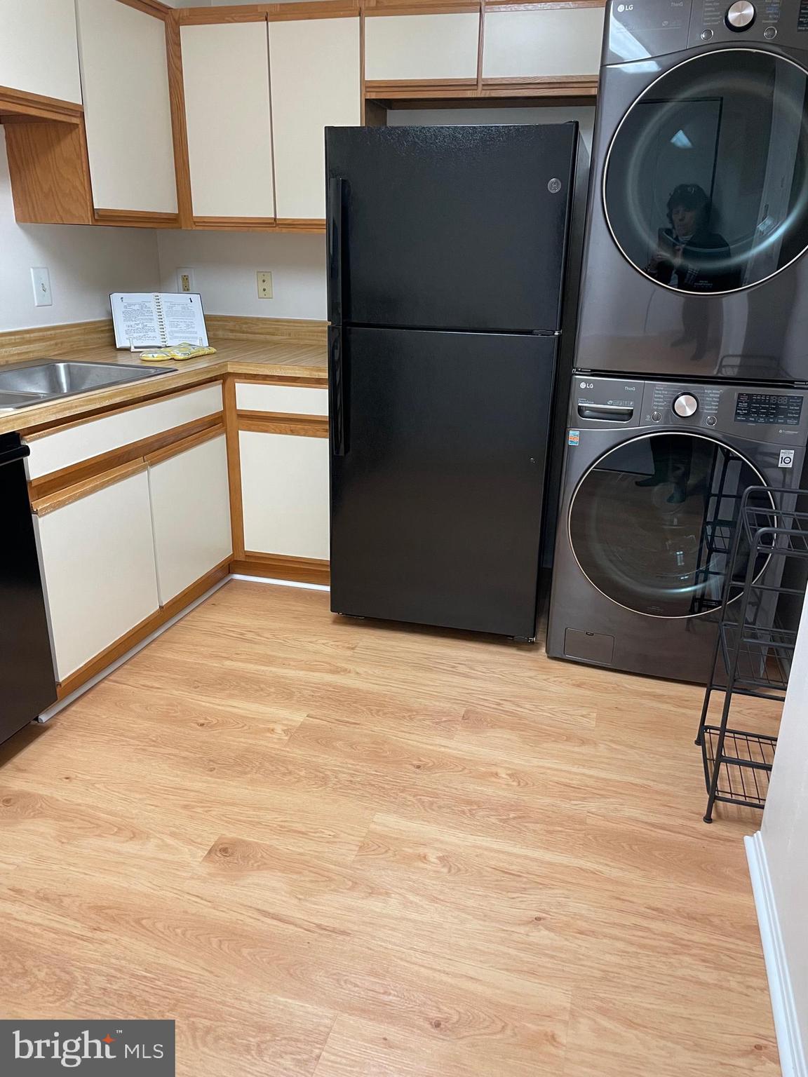 LEISURE WORLD - Residential