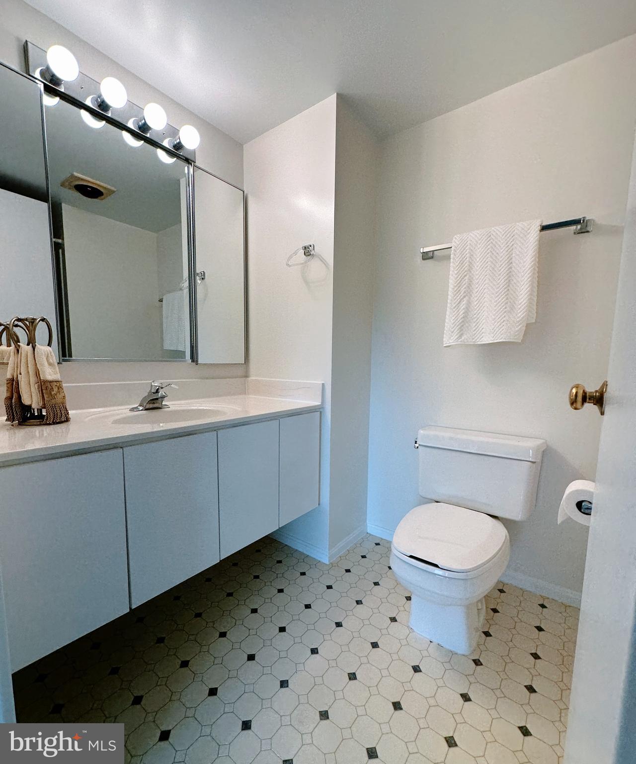 LEISURE WORLD - Residential