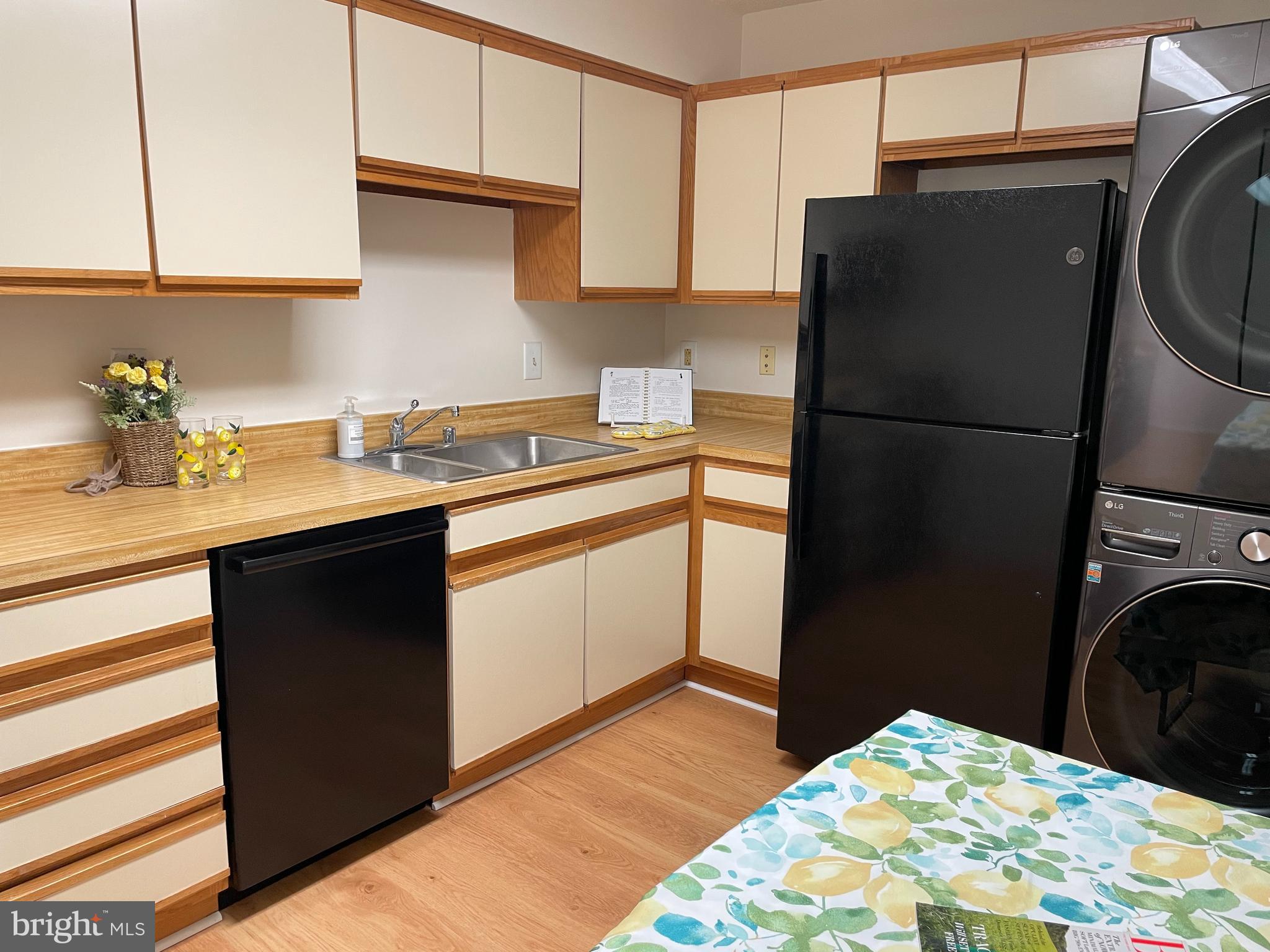 LEISURE WORLD - Residential